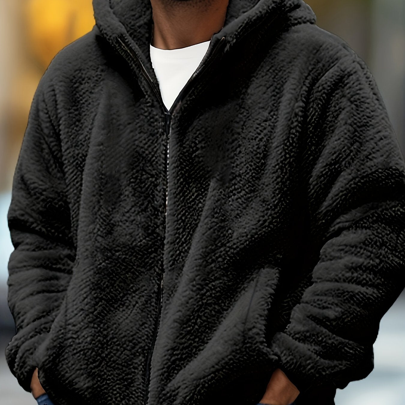 Erkaklar uchun kapüşonli jaket, ichki qismi fleece bilan qoplangan, qish va kuzda ochiq havoda kiyish uchun mos. Sovg'a sifatida ajoyib.