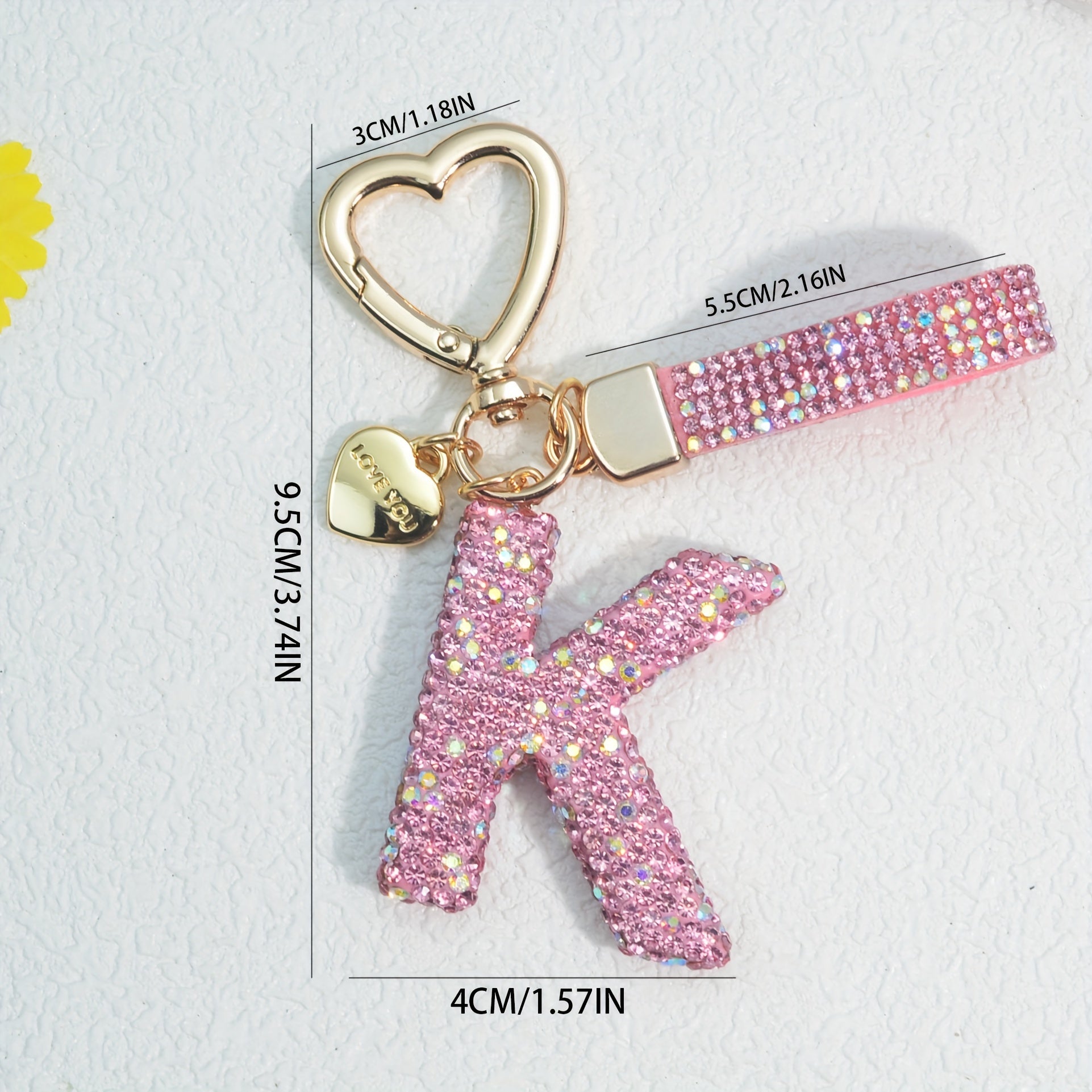 Llavero de PVC con iniciales de pedrería rosa y blanca con cierre de puño para mujeres