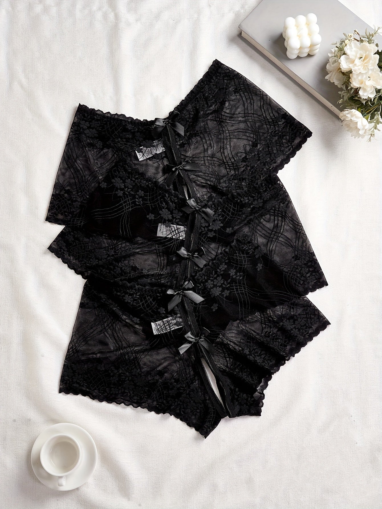 Женские трусы больших размеров с кружевным вырезом между ног, бантиком и вырезными деталями
