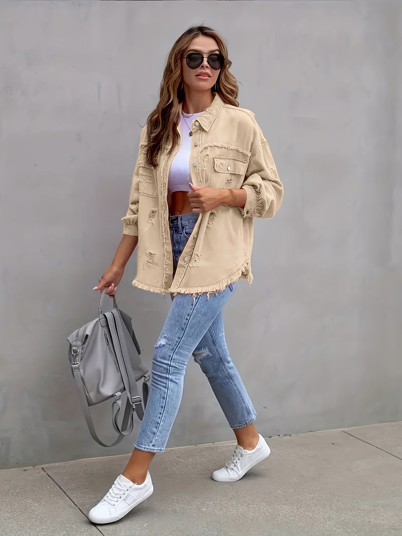 Ayollar uchun plussiz, boho uslubidagi, tugma tafsiloti va rayon/viskosa aralashmasidan tayyorlangan yirtilgan denim ko'ylagi. Bahor/kovak modasi uchun mos.