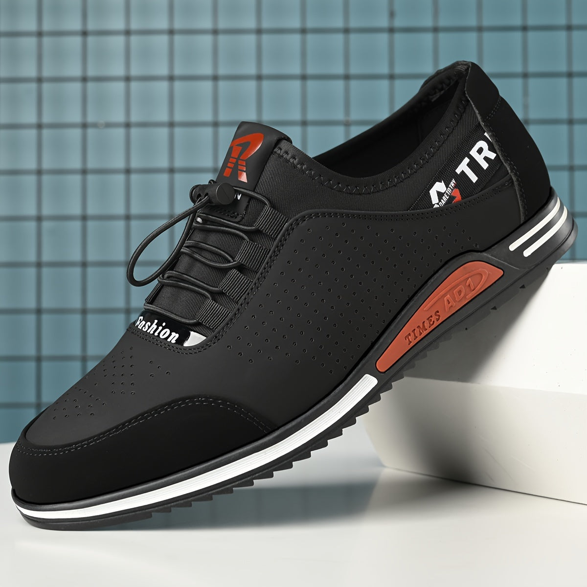 Men's Casual Sneakers Solid Color Breathable Low Top Lace-Up Round Toe All-Season