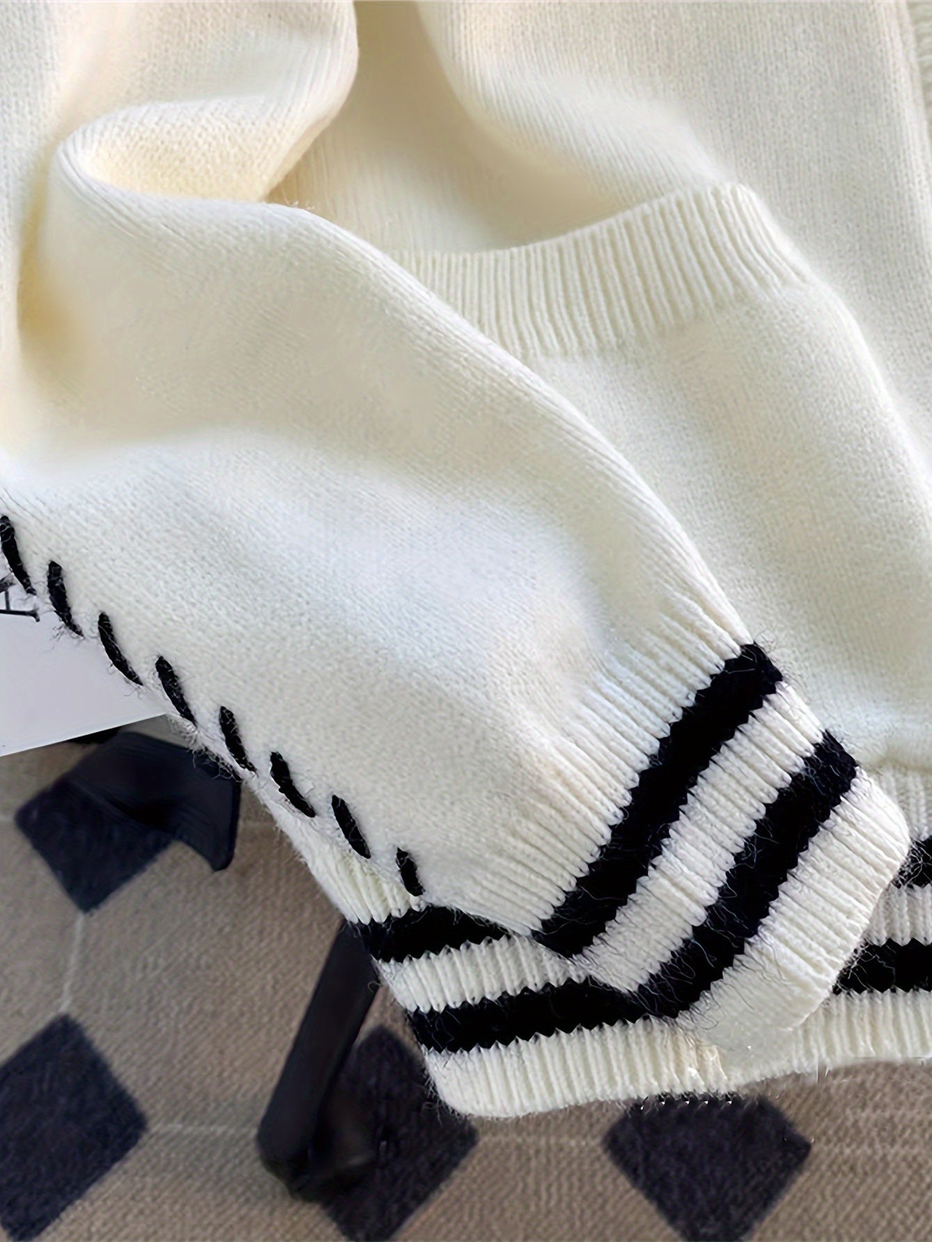 Women's V-Neck Knit Cardigan Contrast Color Teddy Bear Button All-Season