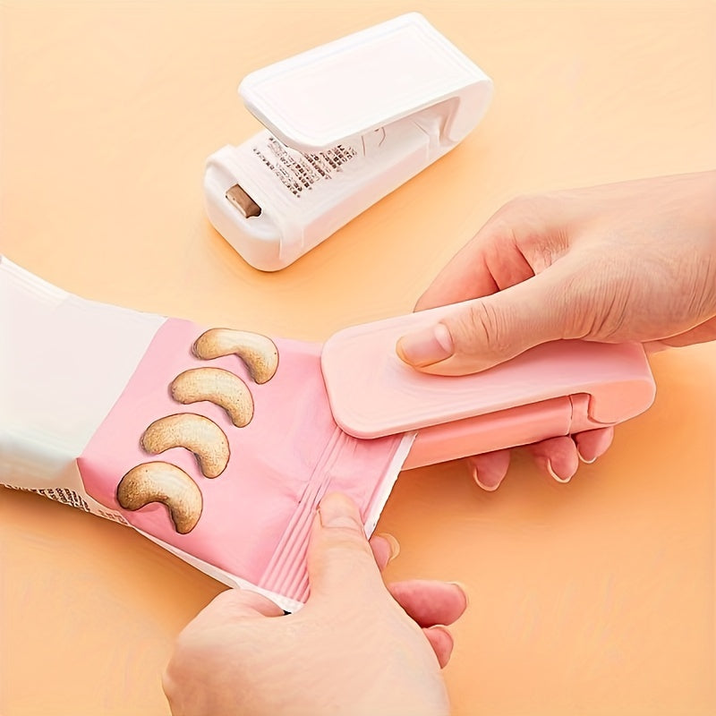 Mini Household Vacuum Sealing Machine Keeps Snacks Fresh and Portable