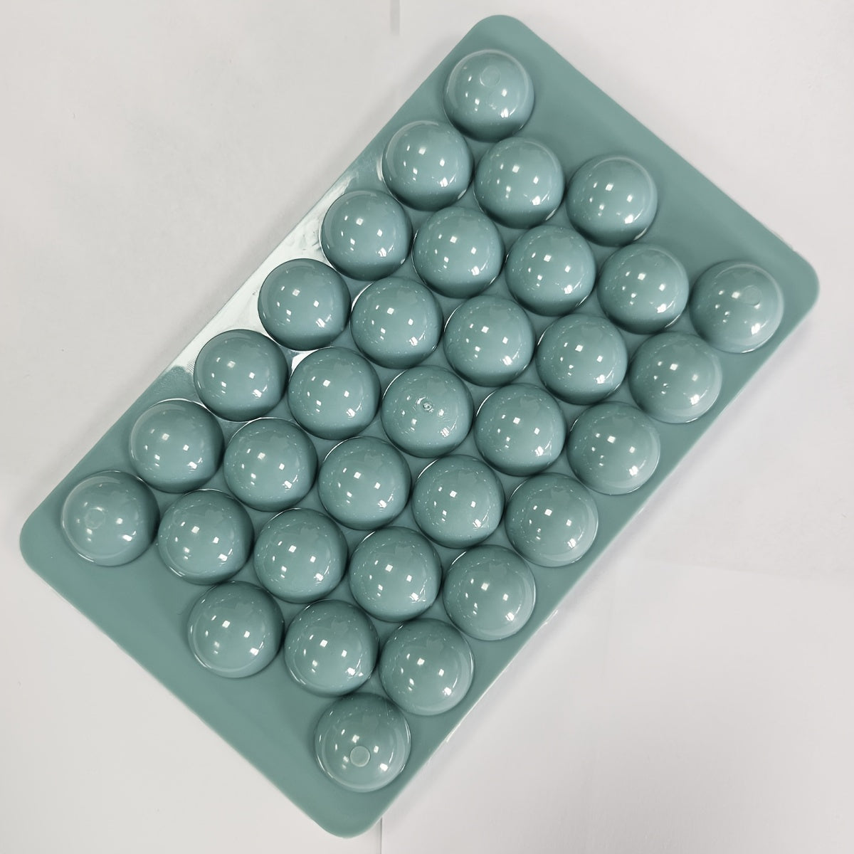 Plastic Pink and Blue Round Ice Cube Tray Mold for Freezer and Drinks