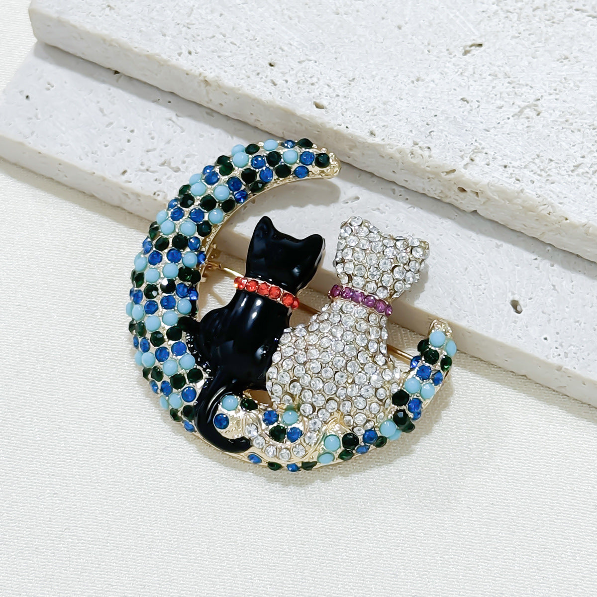 Women’s Rhinestone Cat and Moon Brooch Alloy Jewelry Elegant Accessory