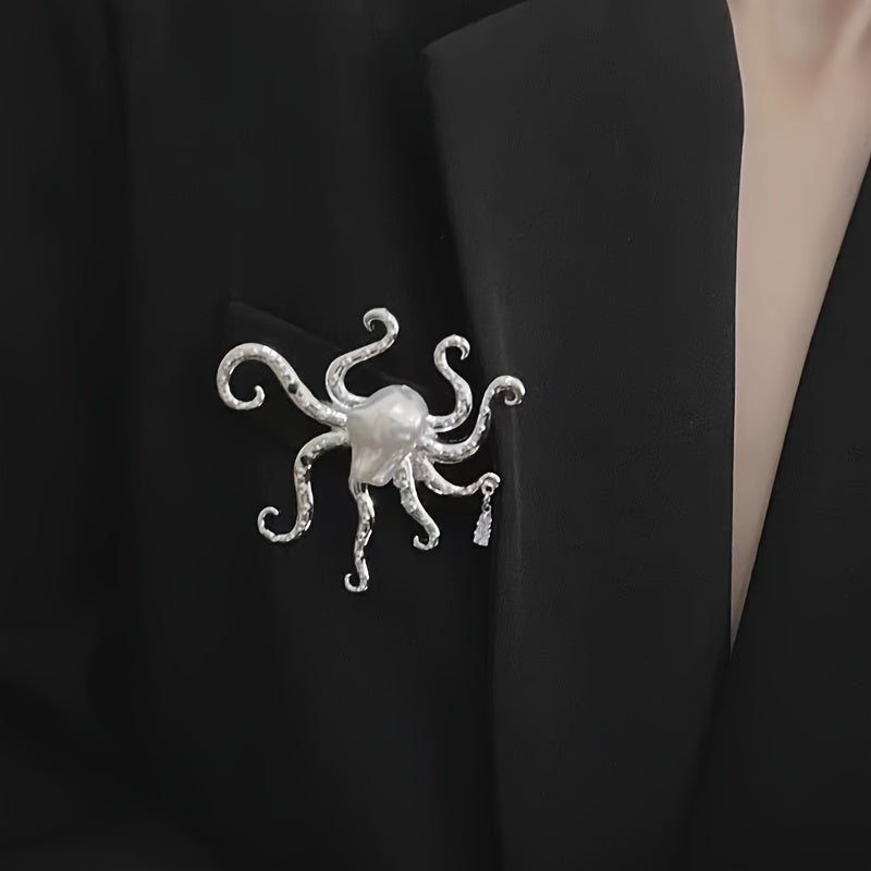 Оригинальный брошь в виде осьминога на морскую тему с имитационной барочной жемчужиной, украшенная европейскими и американскими серебряными инкрустированными бриллиантами. Эта золотая брошь — красивый аксессуар для одежды или цветка на груди.