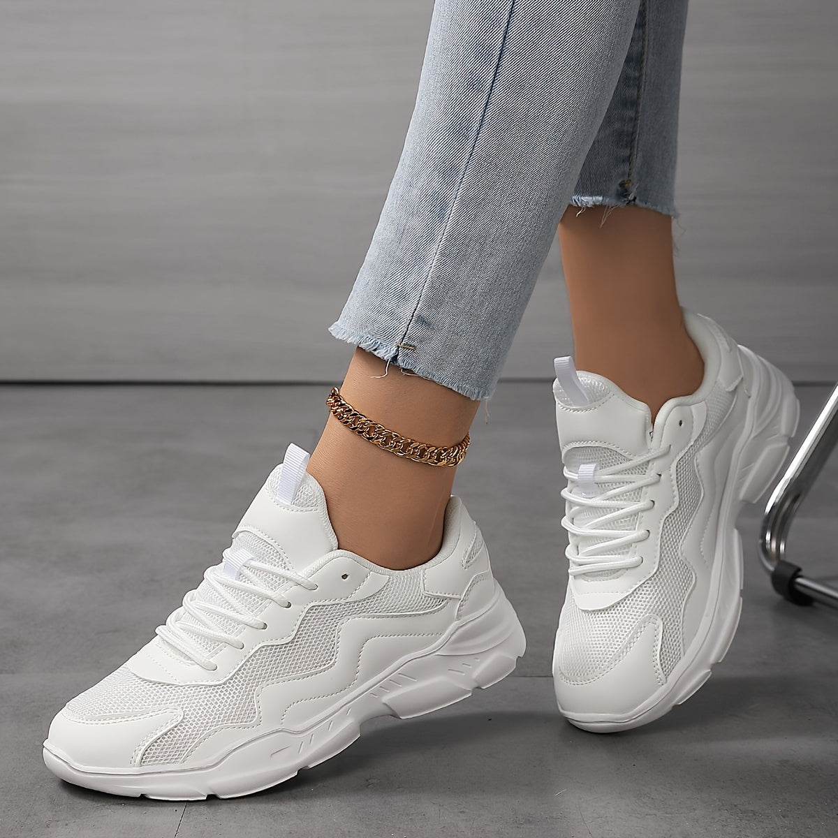 Women's Mesh Running Shoes with Shock Absorption and Breathable Sole