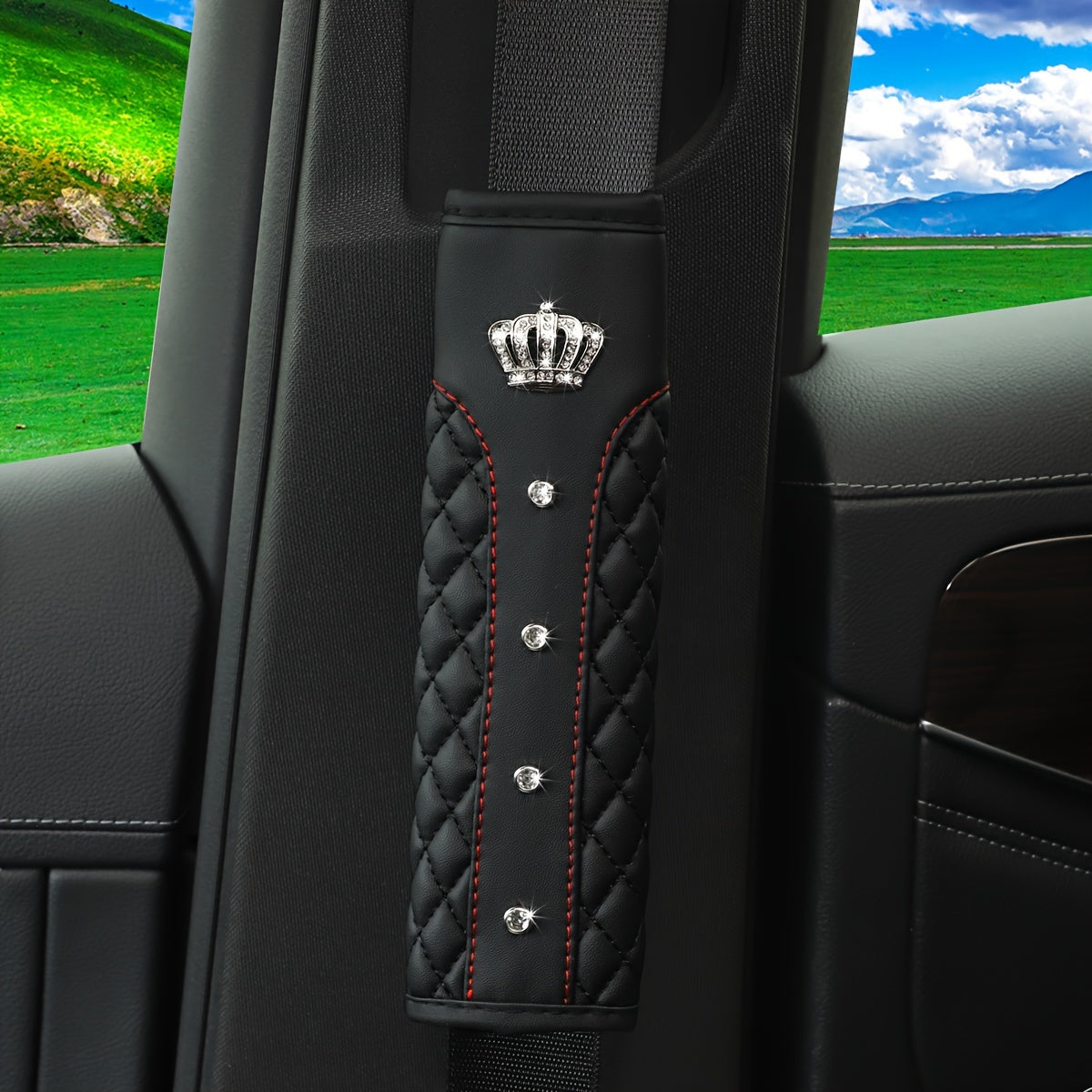 Avtomobil o'rindiq kamarining yelka yostiqchalari Qizil Qora Qilinchli PU charm Rhinestone taxtasi