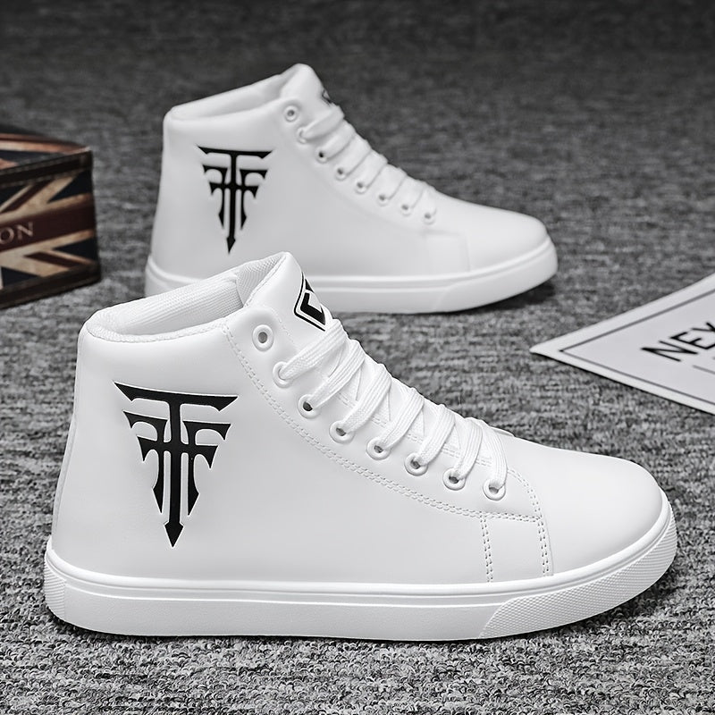 Erkaklar uchun oq skeyt poyabzallari, zamonaviy ko'chada uslubi, qulay sirpanmaydigan dizayn, bog'ichli yopilish, mustahkam PU yuqori qismi va PVC tagligi bilan har kuni va ochiq havoda faoliyatlar uchun.