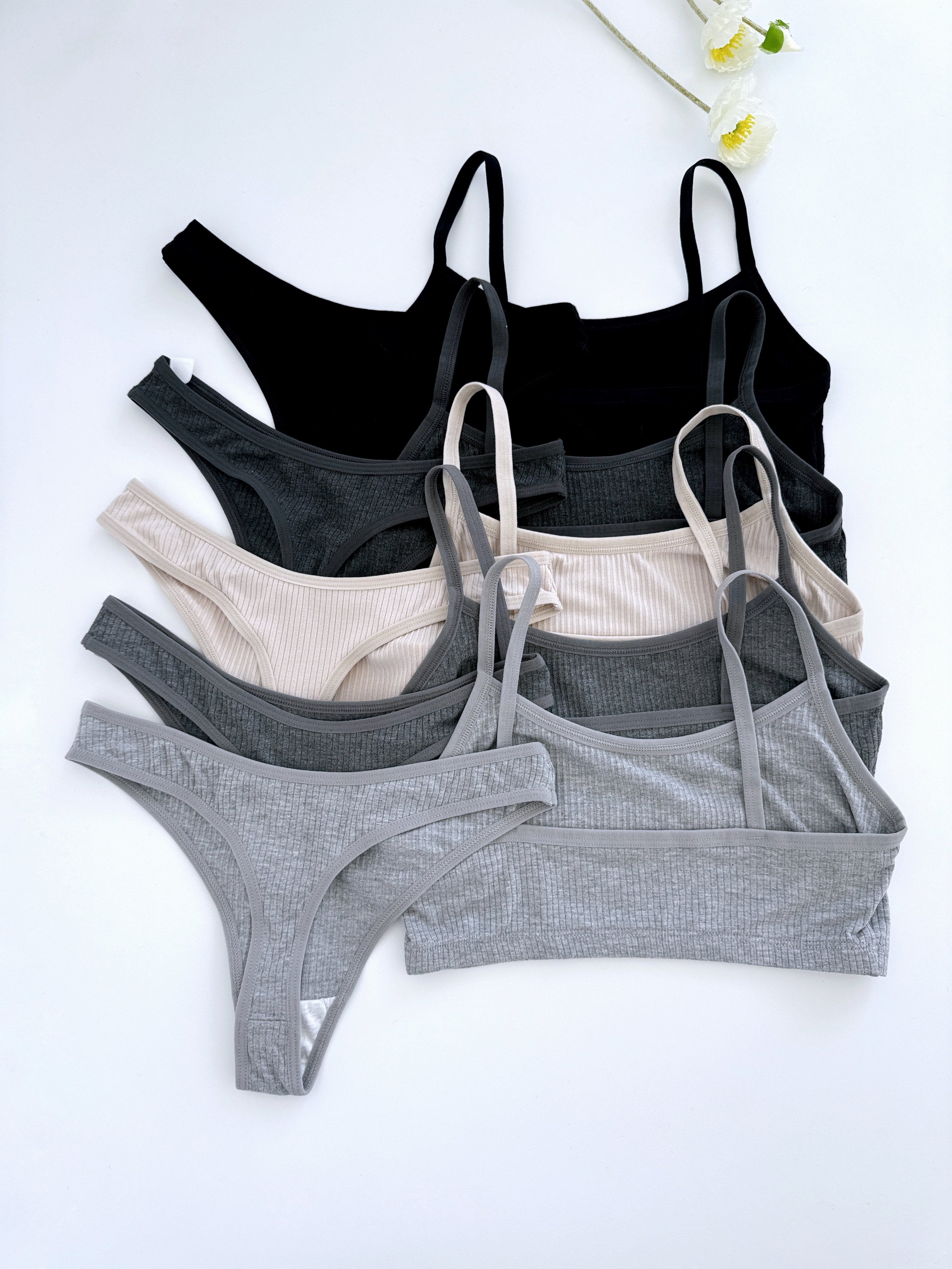 5 ta to'plam kuz va qish uchun ipsiz ichki kiyimlar, ayollar uchun qulay shimlar va brassiyalardan iborat. Yuqori elastik, bir rangli, modali, oddiy, ochiq orqa, jozibali, nafis. Yostiqsiz, to'qilgan.