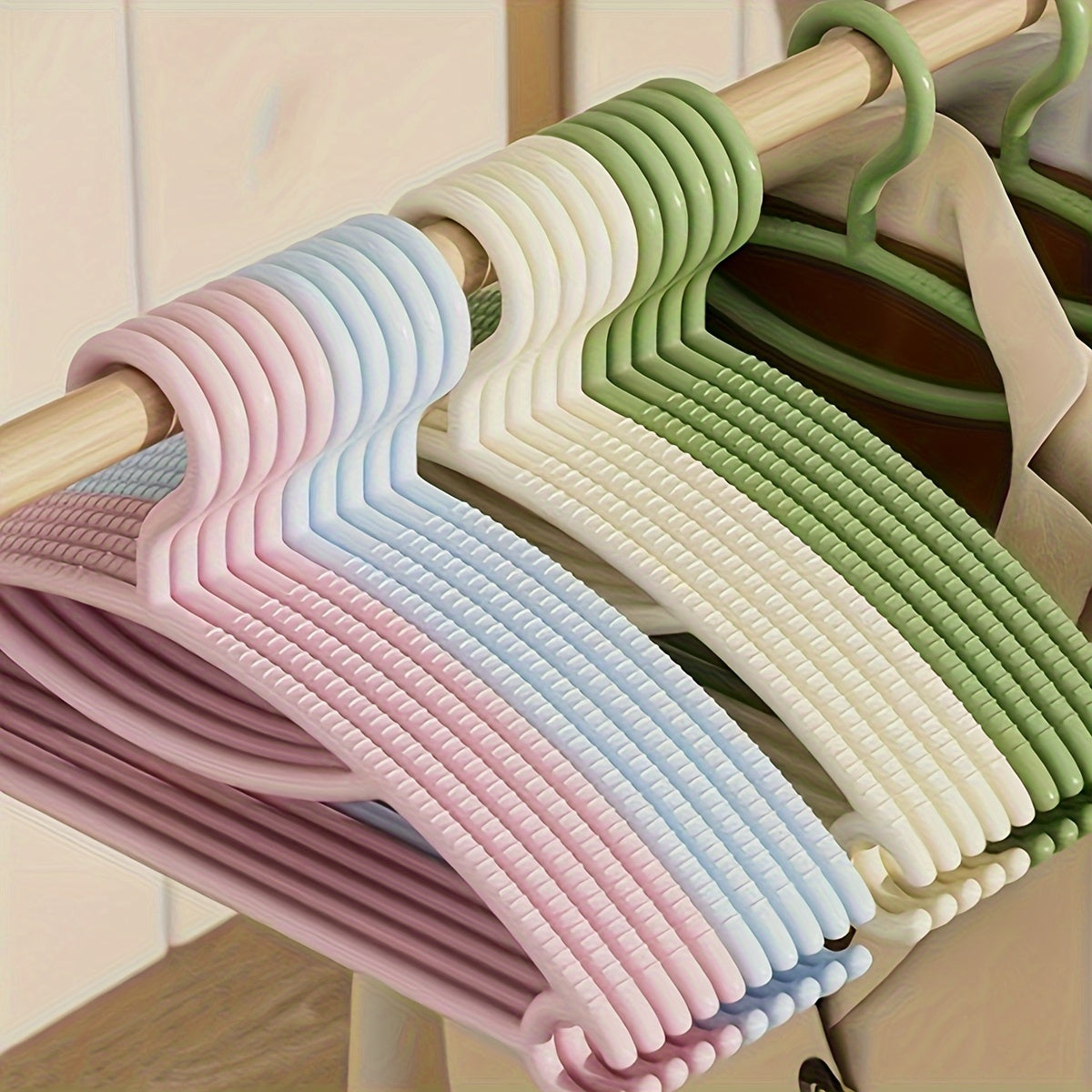 Set of 5 Plastic Clothes Hangers Lightweight Non-Slip Space Saving for Home Travel or School