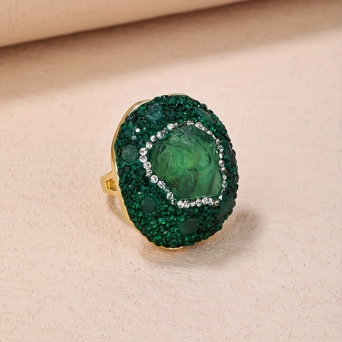 Turli rangdagi tabiiy kristall halqalardan tanlang, ularning o'ziga xos donalari va shakllari mavjud. Toshning energiyasining noaniqligini qabul qiling, chunki u Ona Tabiyatning tabiiy energiyasini o'ziga xos tarzda singdiradi.