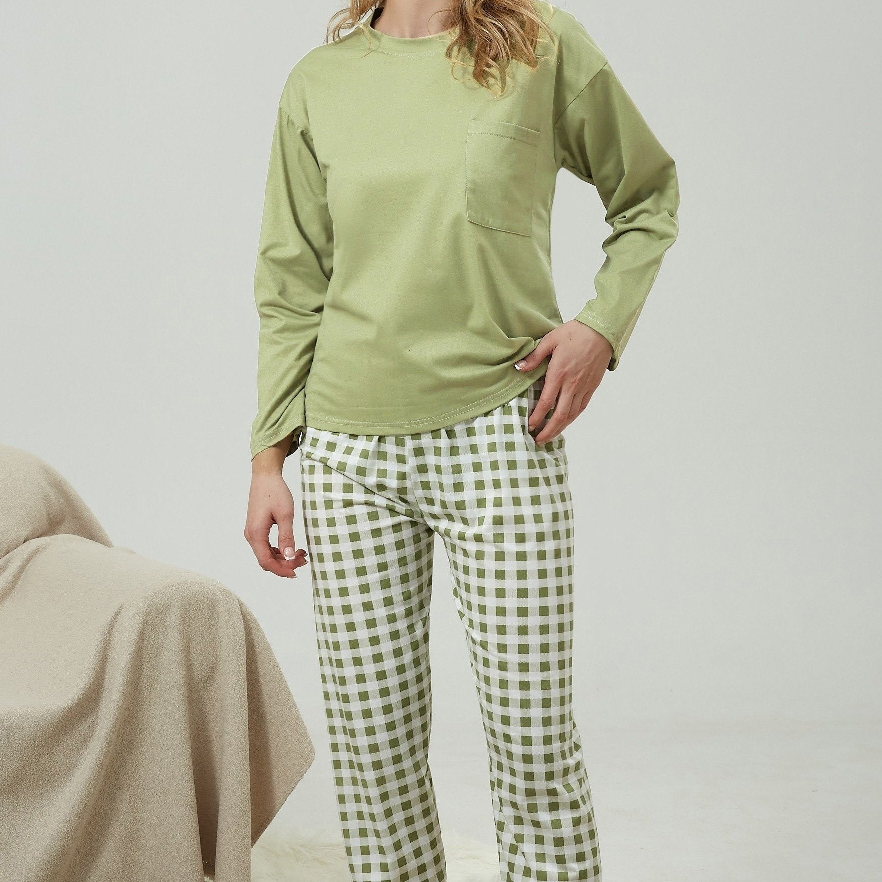 Women's Plaid Print Pajama Set with Crew Neck Top and Long Pants for Lounging
