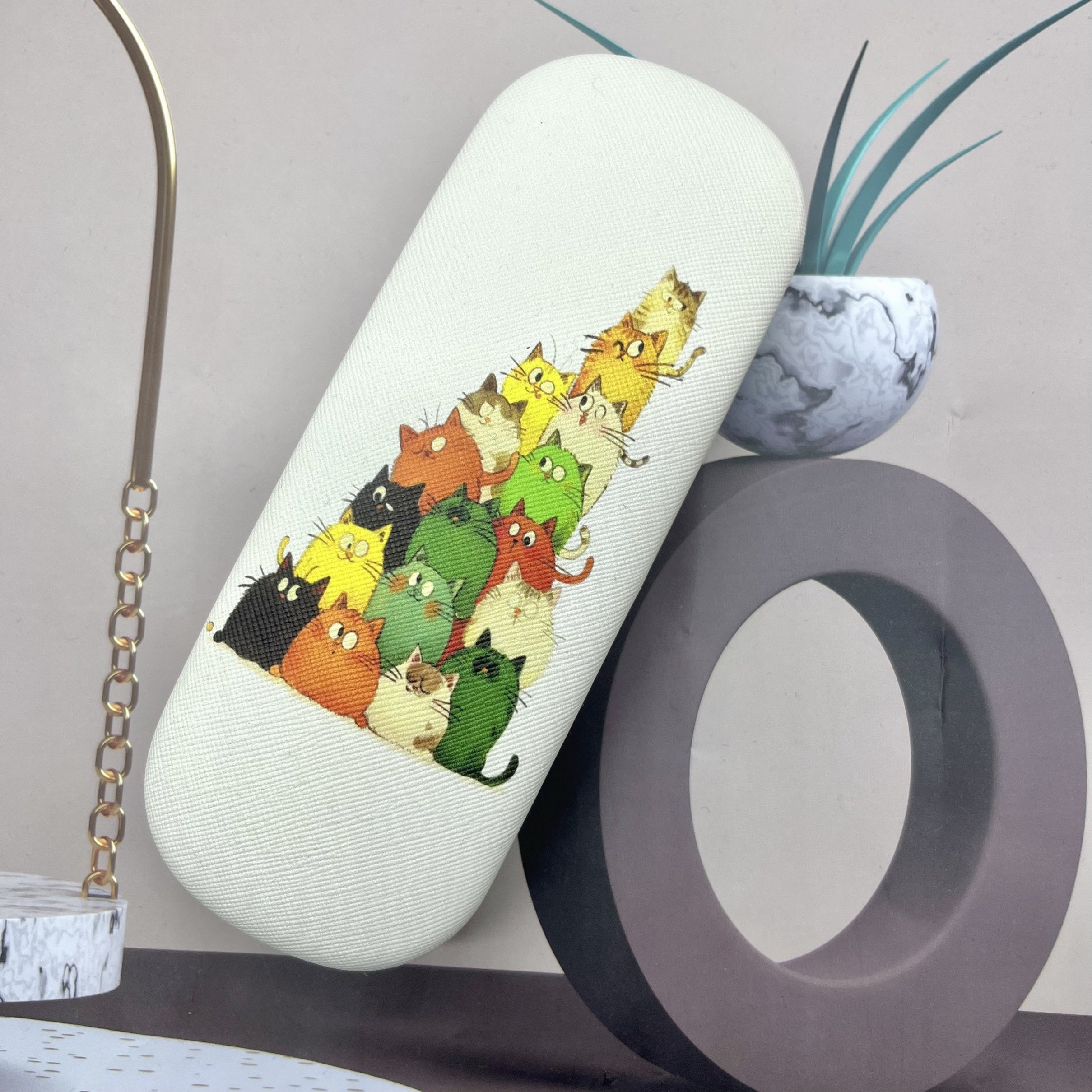 Защитный футляр для очков для любителей кошек - прочная железная оболочка, удобно переносимый, ударопрочный дизайн, идеальный подарок для близких.