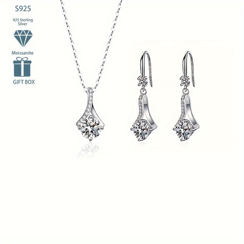 Gipoallergen yuqori sifatli 925 sterling kumush zargarlik to'plami, 1 ta Moissanite marjon (har biri 1 karat, jami 3 dona) va 2 ta Moissanite quloq bilaguzuklari (har biri 1 karat). Sertifikat va sovg'a qutisi bilan birga keladi.