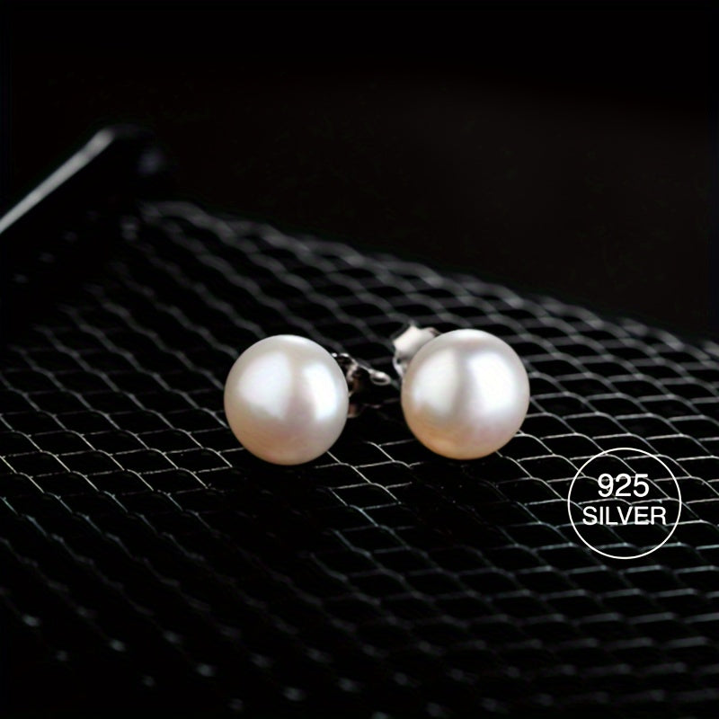 S925 Silver Stud Earrings with Natural Freshwater Pearls - Kundalik kiyim yoki maxsus tadbirlar uchun nozik va ko'p qirrali tekis dumaloq marvaridli studlar