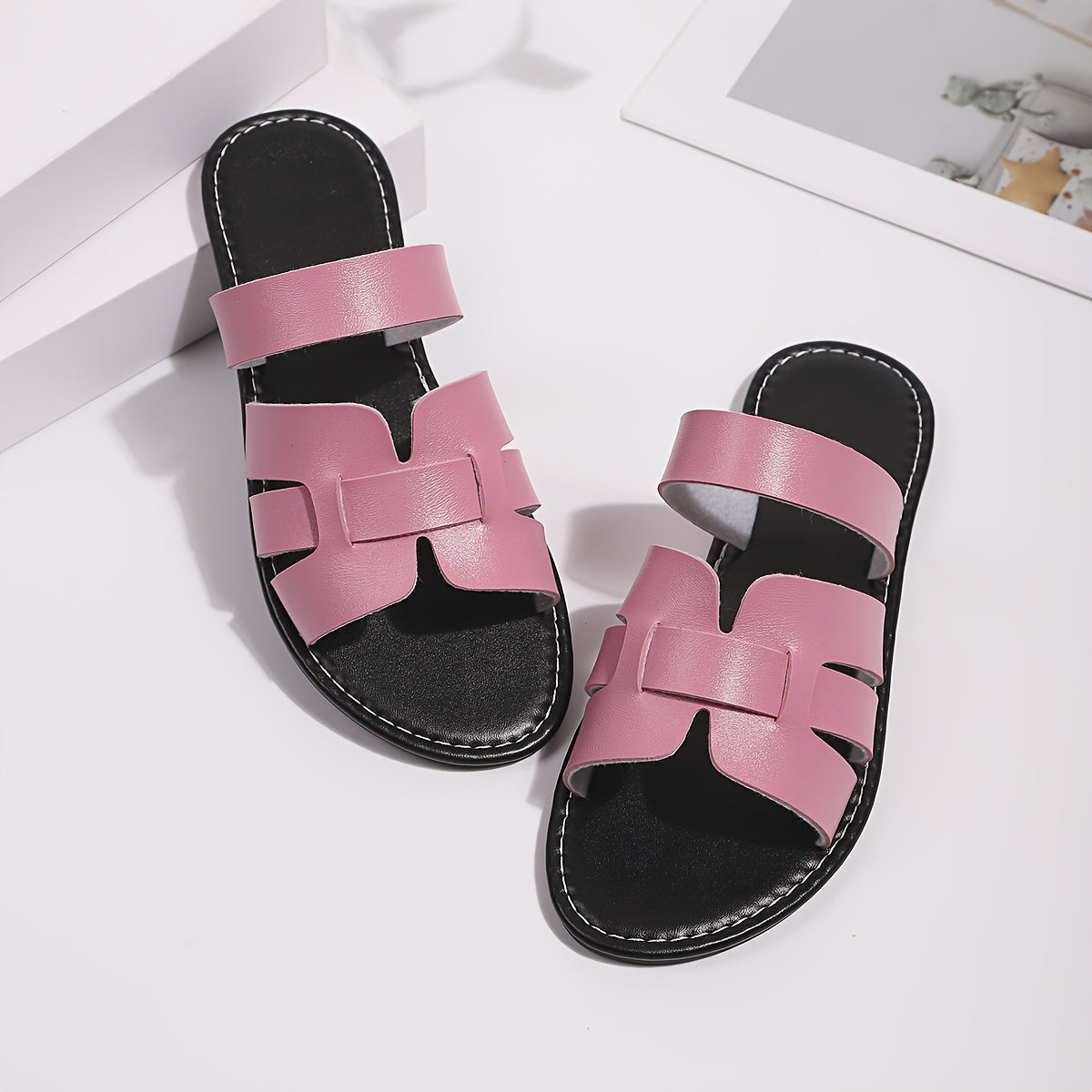 Ayollar uchun keng model ochiq barmoqli tekis sandalki, nafas oladigan strapli yozgi plyaj uchun