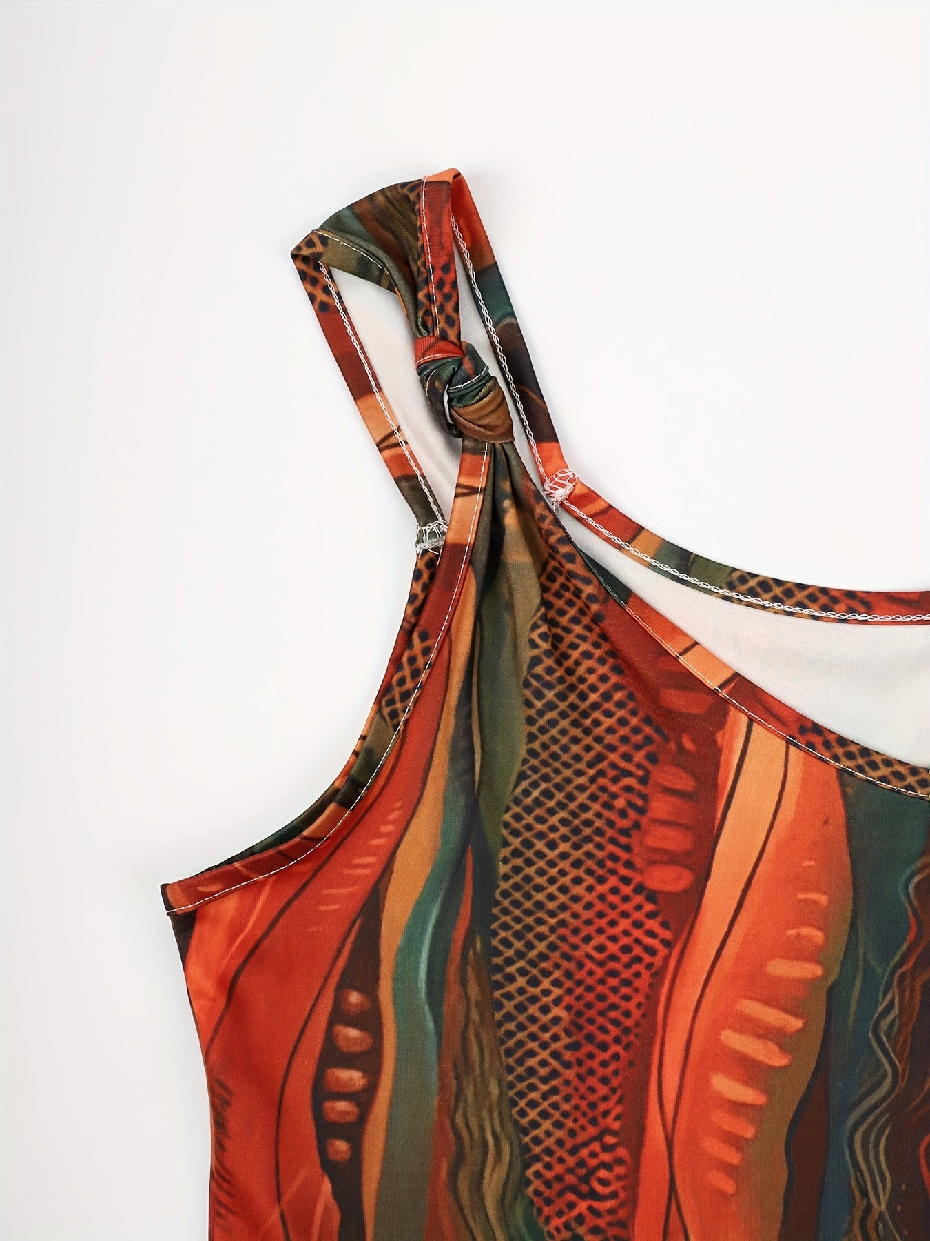 Женская топ с принтом по всему изделию, узлом и ремешком на заднике, с V-образным вырезом, из полиэстерового трикотажа