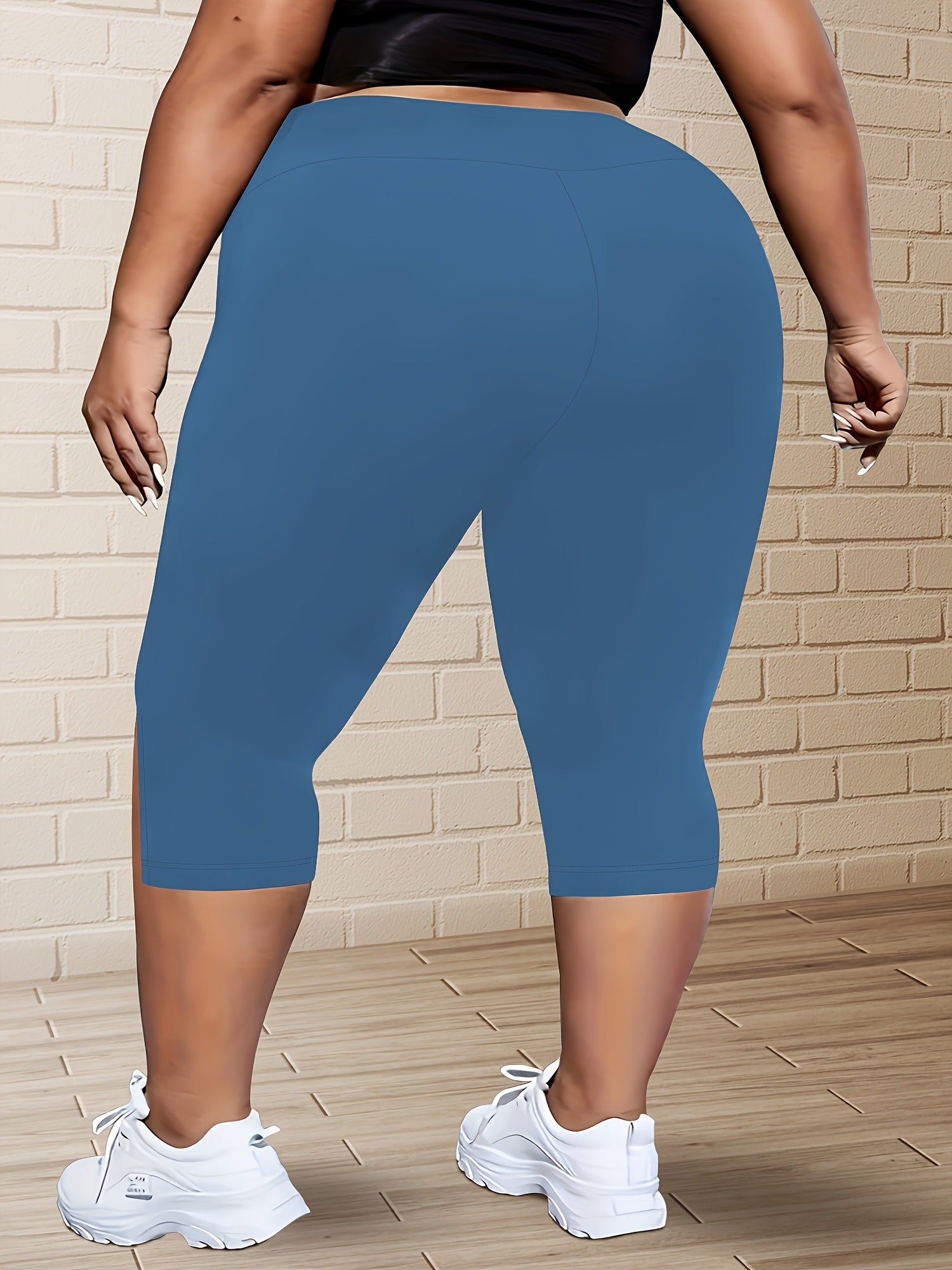 Ayollar uchun kattaroq o'lchamli yuqori belli Capri legginslar, elastik polyester, bir rangli, yoga va mashg'ulot uchun