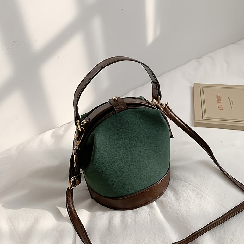 Ikki rangli jigarrang va bej rangdagi zamonaviy ayollar uchun bucket sumka, oltin aksessuarlar bilan, sayohat va har kuni foydalanish uchun ideal. Zamonaviy to'plam sumkasi variant.