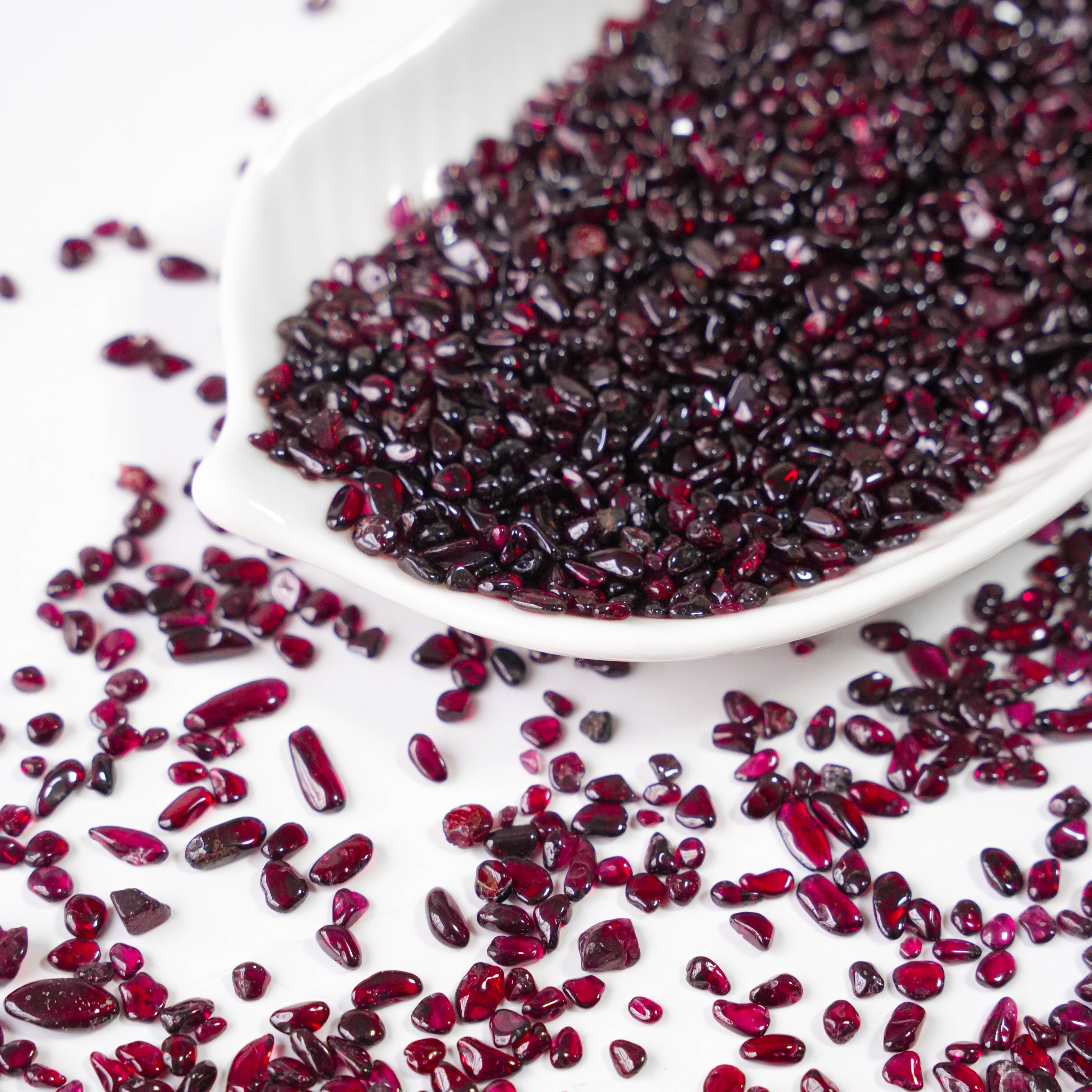 Natural Garnet Gravel for Fish Tanks and Gardens Polished Stones for Aquatic and Landscape Use