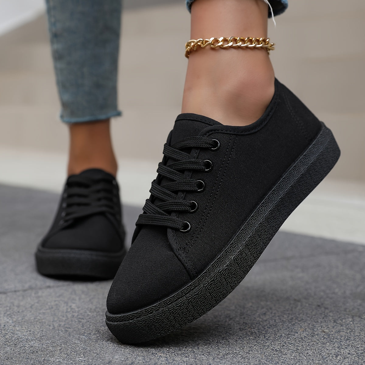 Solid Color Breathable Fabric Low Top Lace-Up Sneakers for All Seasons