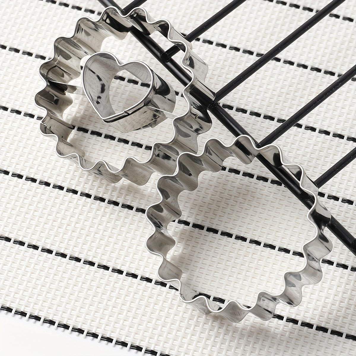 Set of 2 Stainless Steel Linzer Cookie Cutters for Pastries and Biscuits