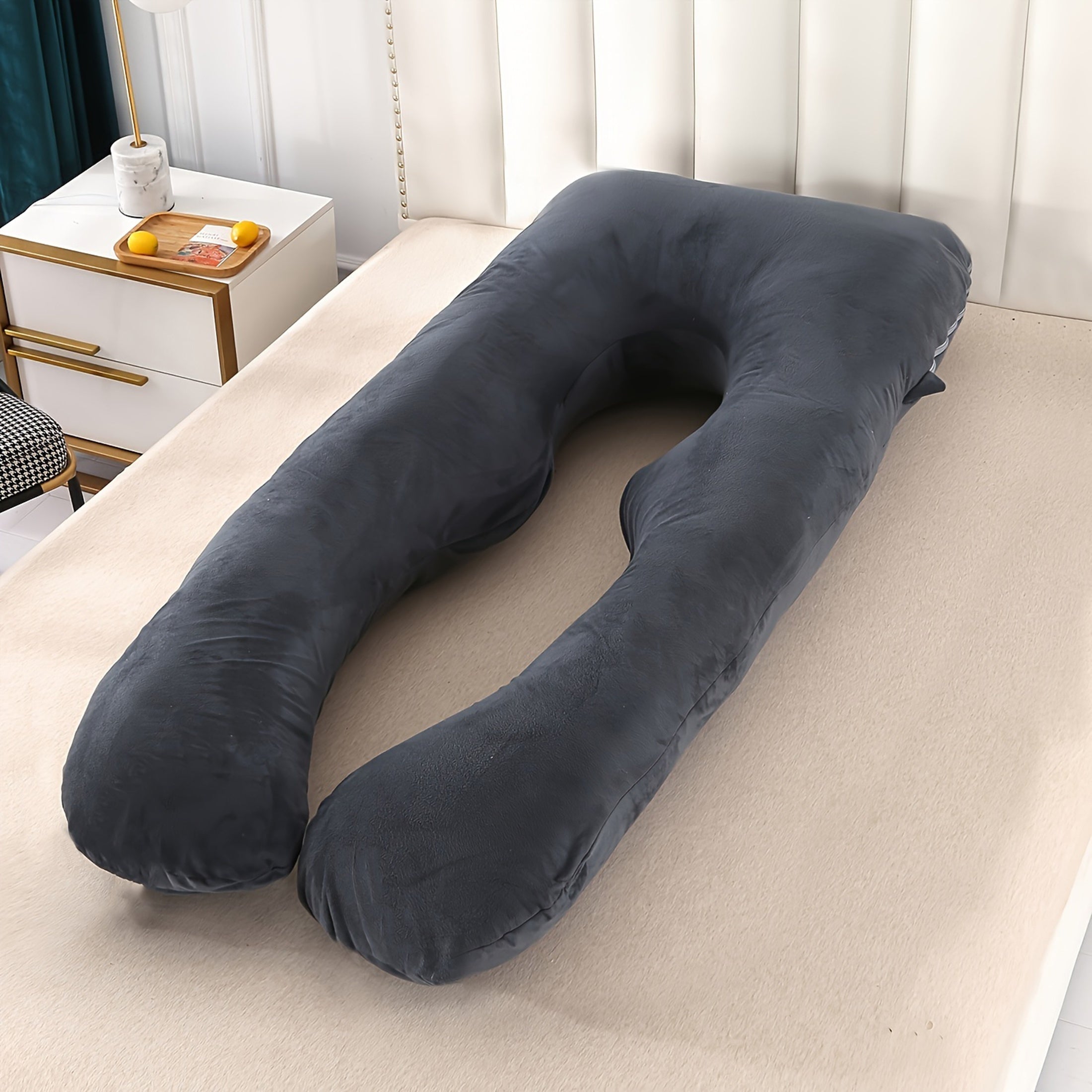 Homiladorlik yostiq to'plami 1 dona U-shaklidagi yostiqni o'z ichiga oladi, u olib tashlanadigan va yuviladigan qopqoq bilan birga keladi. Ushbu katta yostiq bel yostig'i sifatida ham ishlatilishi mumkin.