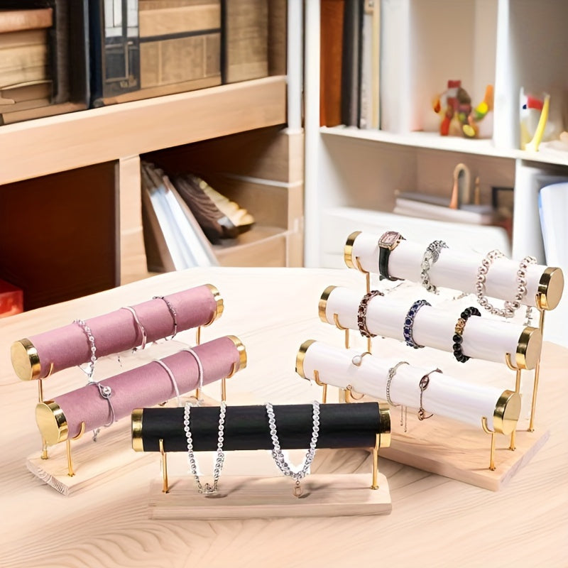 Стильная трехъярусная подставка для украшений в золотистом оттенке с деревянной основой для часов и аксессуаров