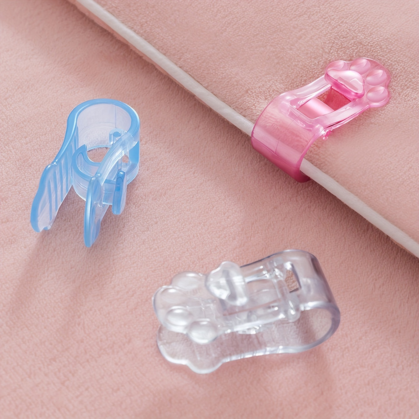 Set of 4 Bed Sheet Clips for Secure Fitted Sheets and Duvets