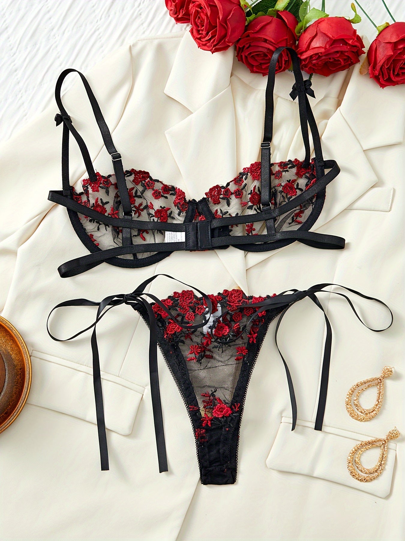 Gul naqshli tikuvli ichki kiyim to'plami, yarim shaffof to'rli brassiy va thong, ayollar uchun sexy ichki kiyim