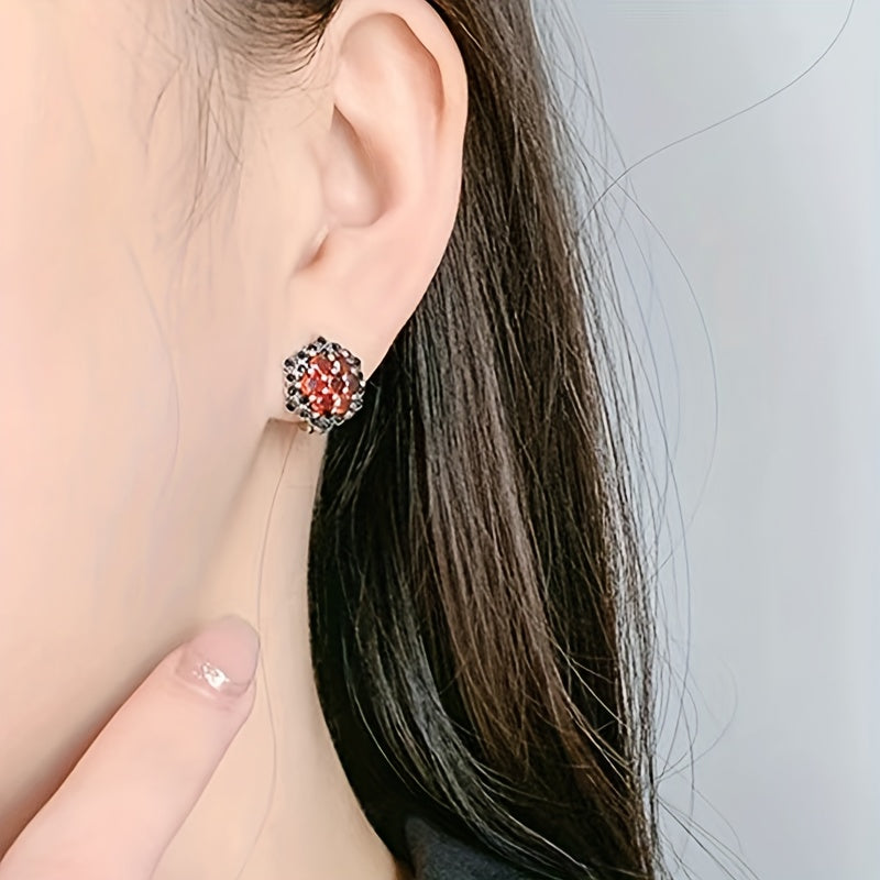 "Sterling Silver Garnet Stud Earrings with Vintage Flower Design, Black Accent Stones, and Synthetic Zirconia. Gipoallergen quloq ignasi, Yuqori sifatli zargarlik sovg'asi - 4.0g"