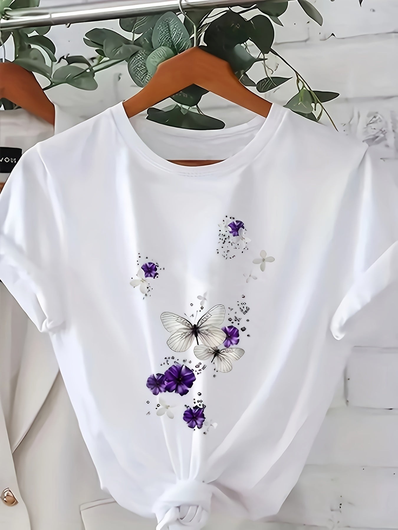 Plus Size Women's White Casual T-Shirt with Butterfly Print and Sparkling Stars