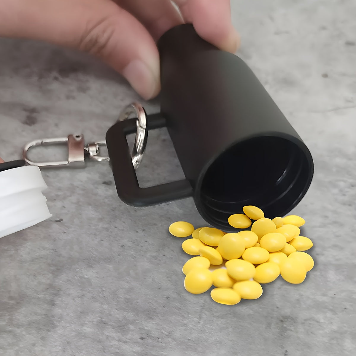 Mini Drink Container Keychain Set with Lipstick Organizer, PVC, 6 Pieces