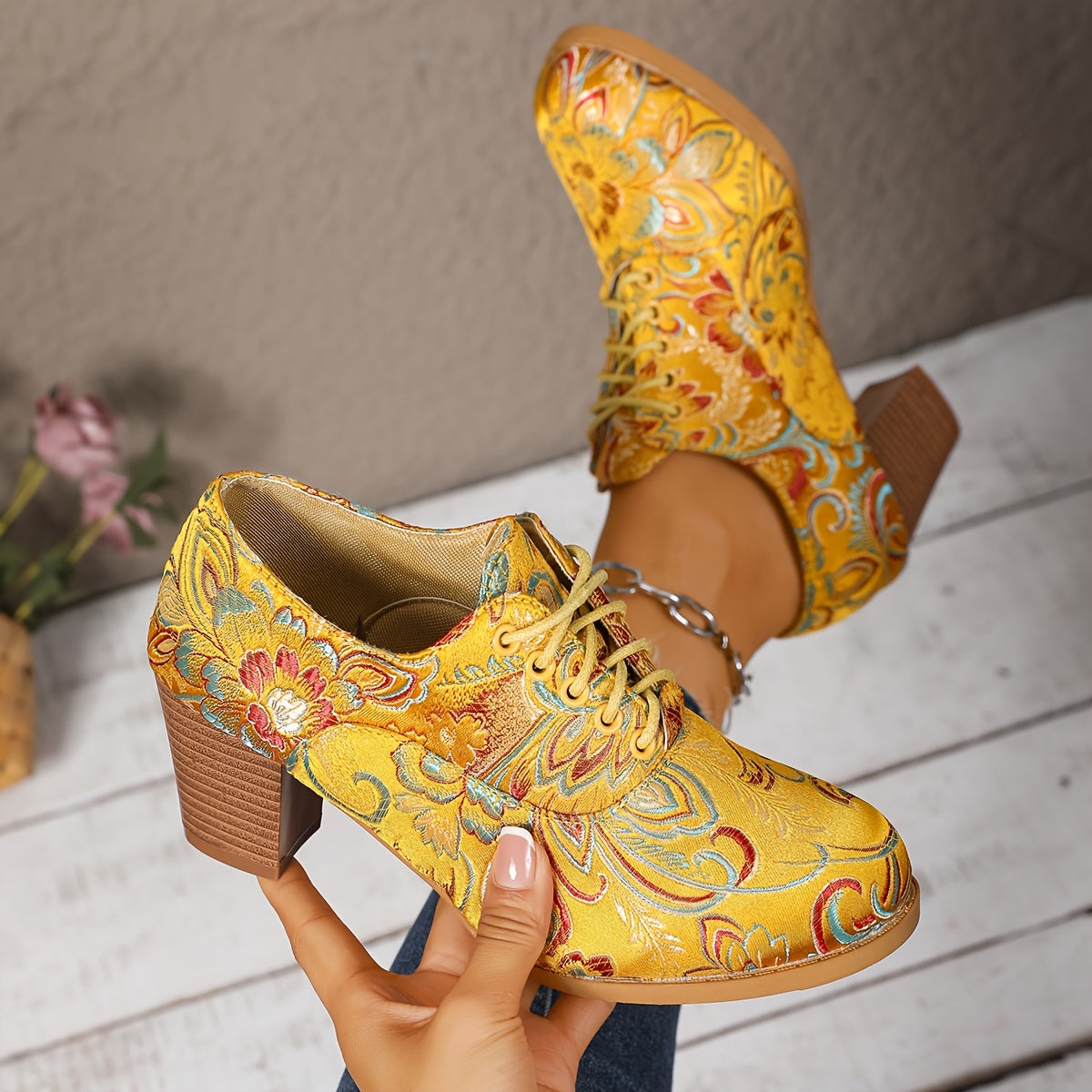 Ayollar uchun Bohemiy gul naqshli baland poshnali qattiq platformali poyabzal Qizil qora pushti sariq