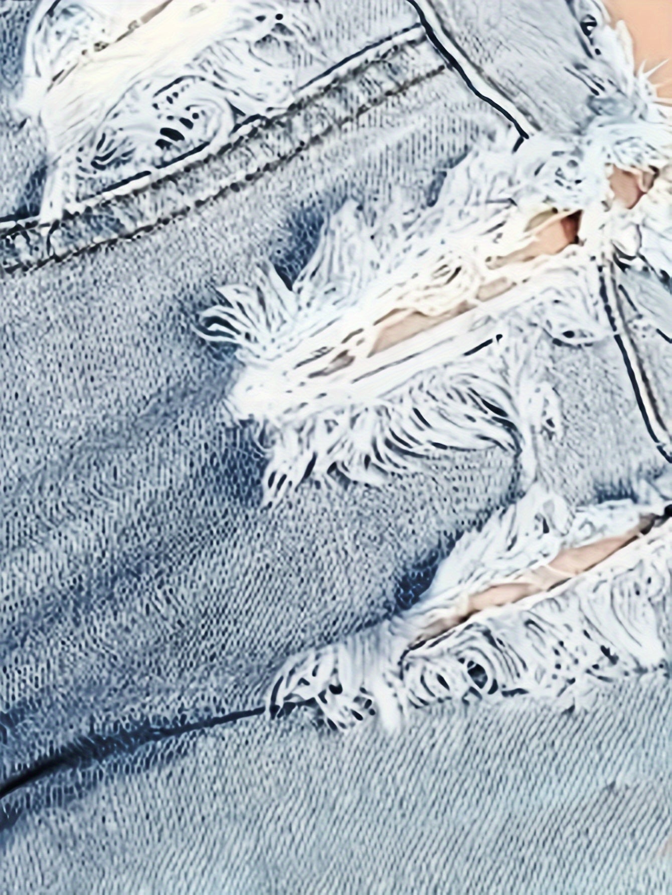 Yozgi/yangiliklar kolleksiyasining bir qismi bo'lgan, cho'zilmaydigan to'qilgan matodan tayyorlangan, mustahkam rangdagi yirtilgan denim shortlar. 90% viskoza, 4% polyester va 6% polyesterdan tayyorlangan, og'irligi 320g/m².