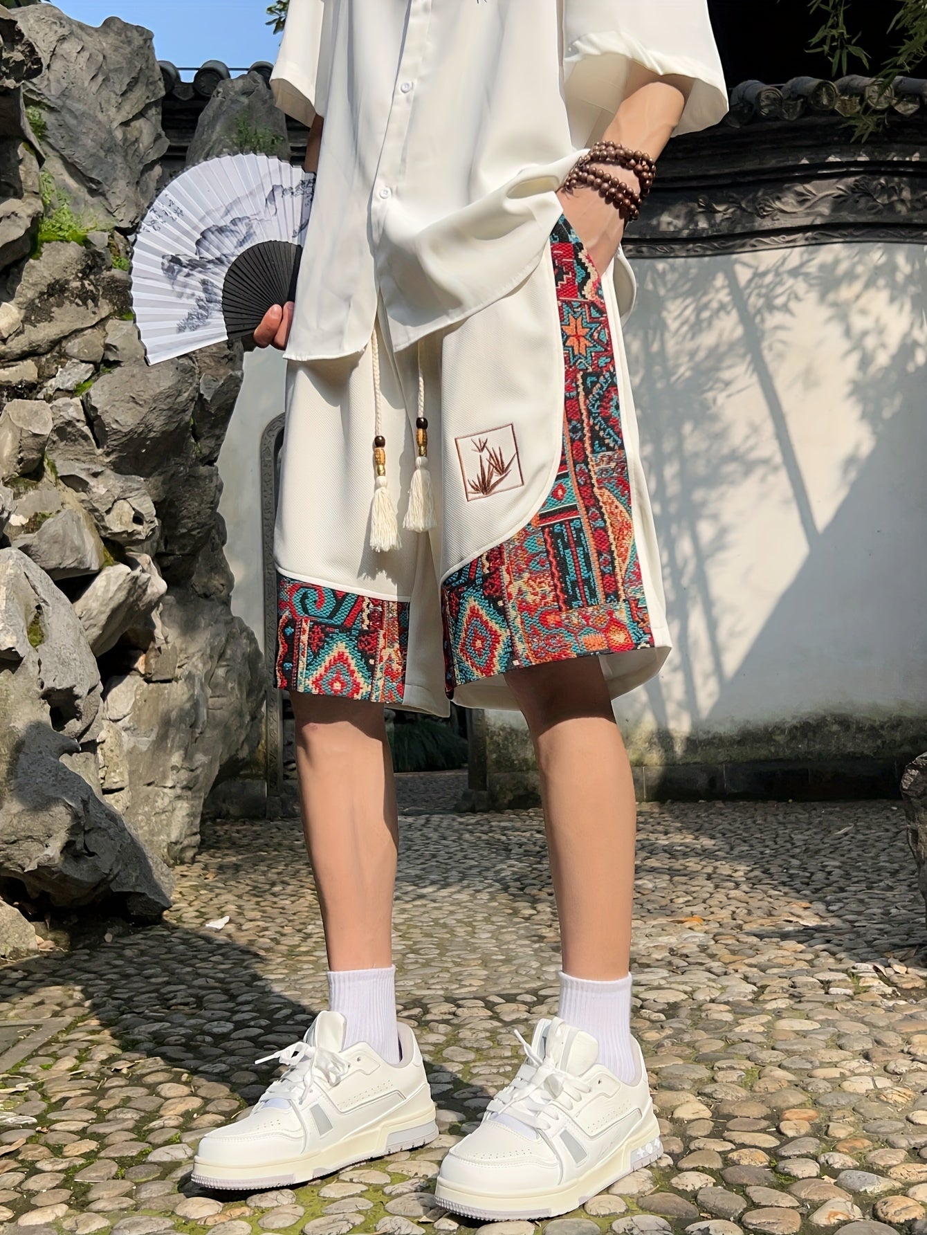 Yoz uchun cho'ntakli erkaklar etnik tikuv naqshli shortilar