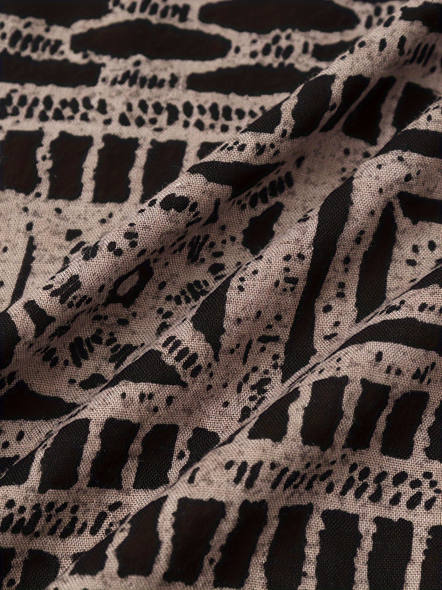 Men's Cotton Blend Short Sleeve Button-Up Shirt with Geometric Print for Summer