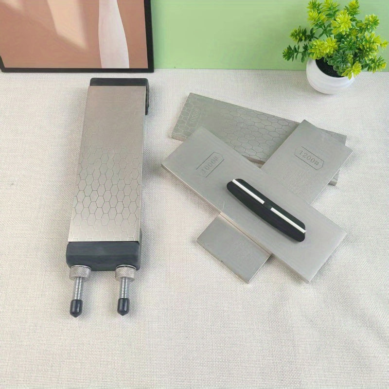 Aniq kesish uchun qattiq burchak tutgichi va asal honeycomb qirqish yuzasi bilan mustahkam pichoq silliqlash qurilmasi.