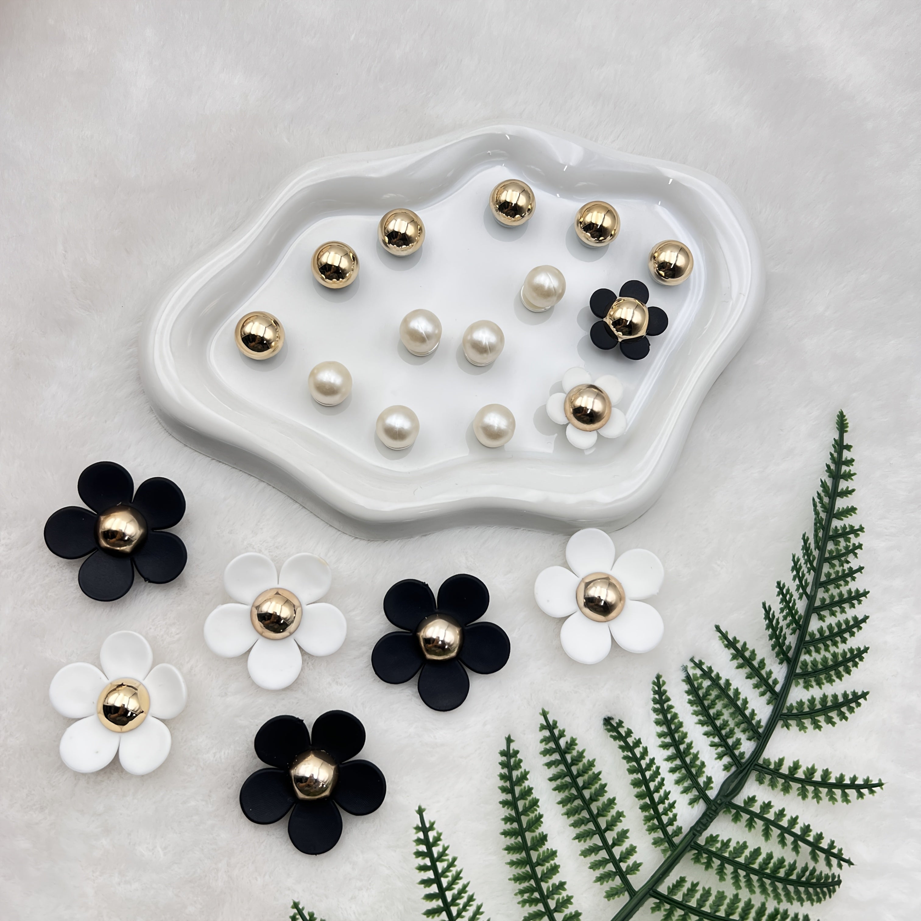 Women's PVC Shoe Charms Black and White Daisies Pair