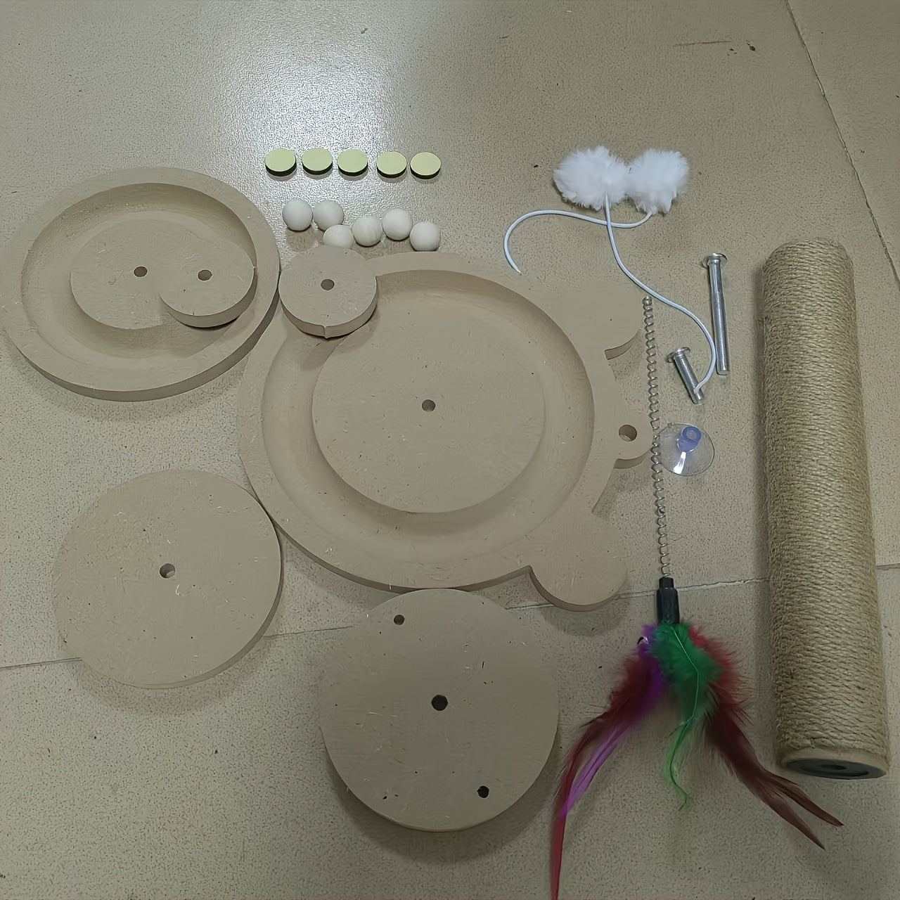 Sisal Cat Scratching Post with Rotating Base and Play Balls for Claw Care