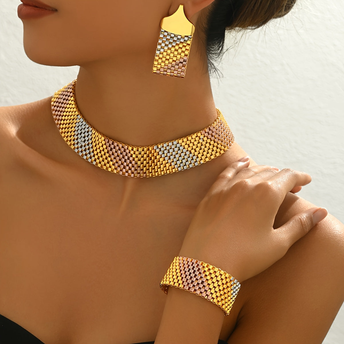 Ayollar uchun vintage oltin bilan qoplangan zargarlik buyumlari to'plami: taqinchoq, sirg'alar, bilaguzuklar, to'ylar va Ramazon uchun