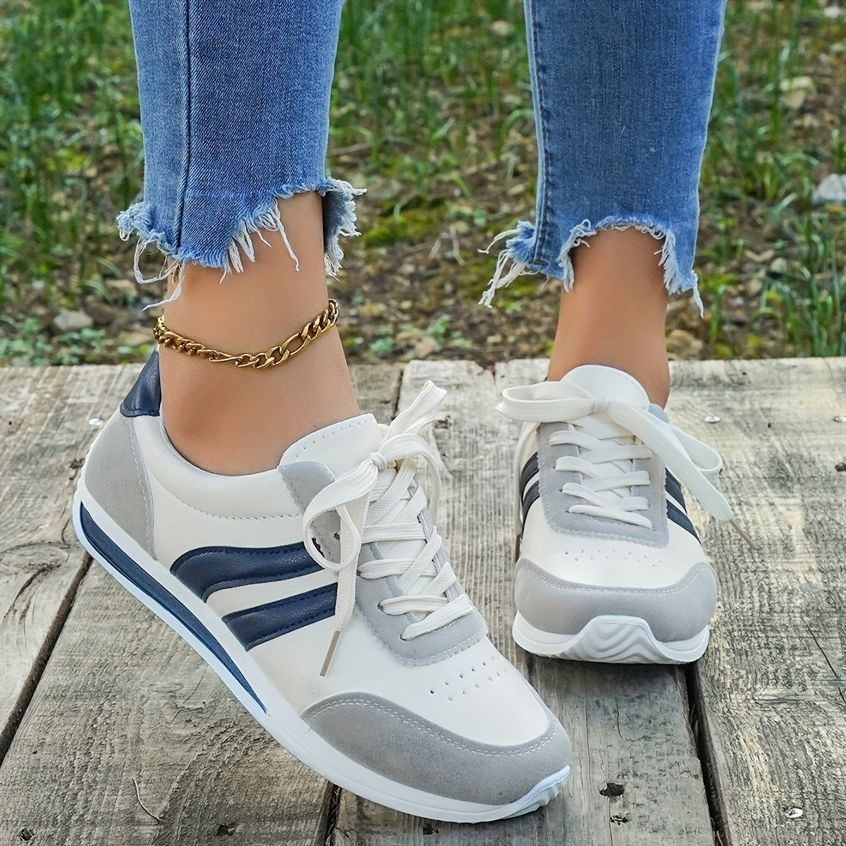 Women's Casual Lace-Up Sneakers Breathable Low-Top Running Shoes White
