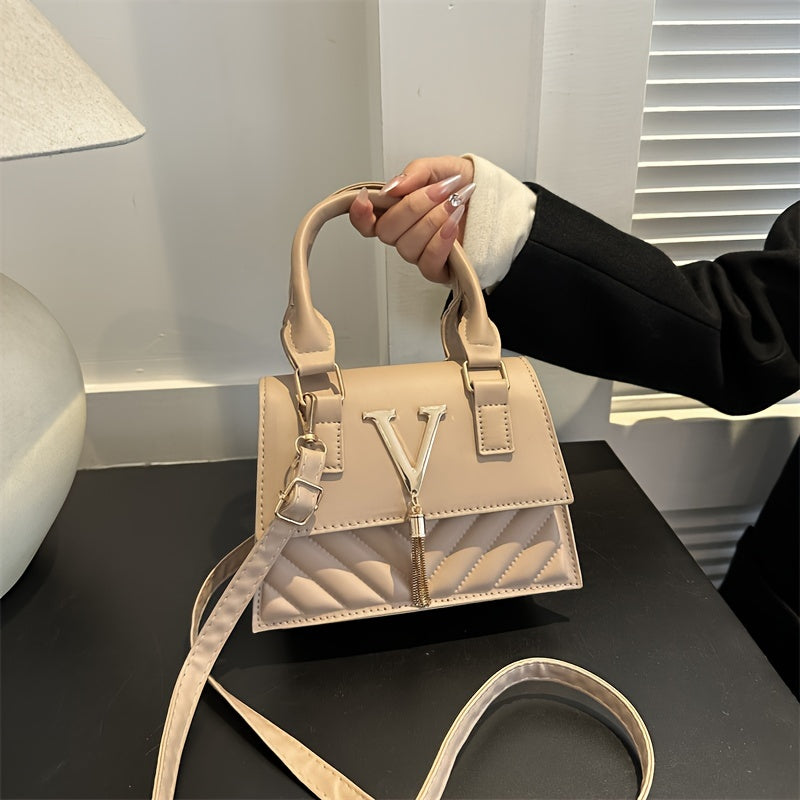 Bolso bandolera acolchado con charm de borla, bolso pequeño de cuero PU grabado para mujeres