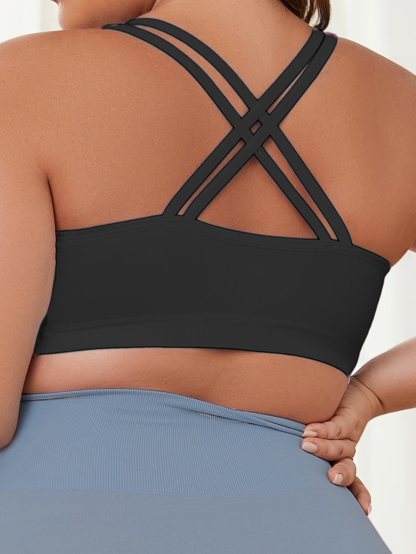 Women's Seamless Sports Bra with Removable Pads Mesh Insert Breathable Cross-Back