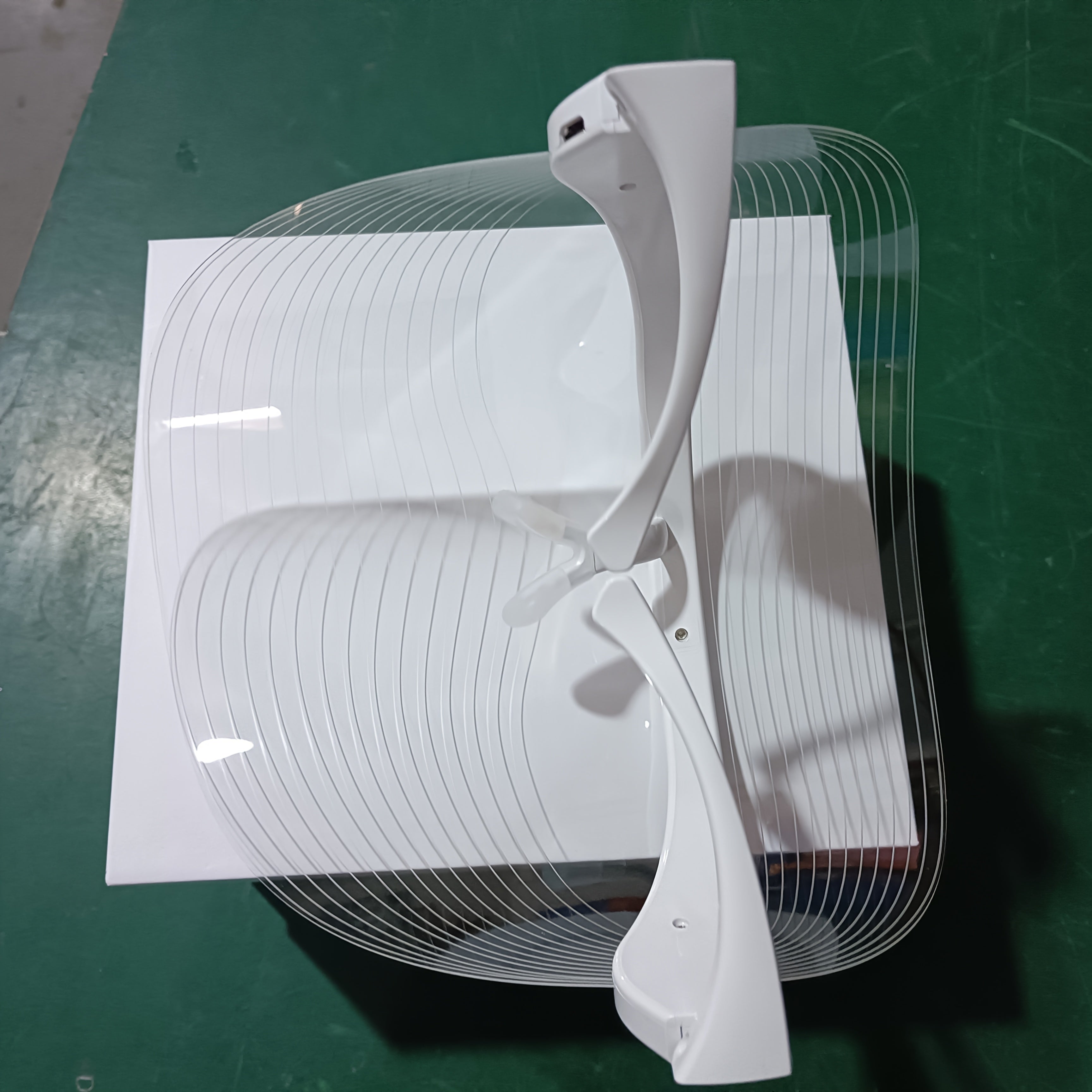 USB Rechargeable LED Facial Massager Face Mask with 250mAh Lithium Polymer Battery