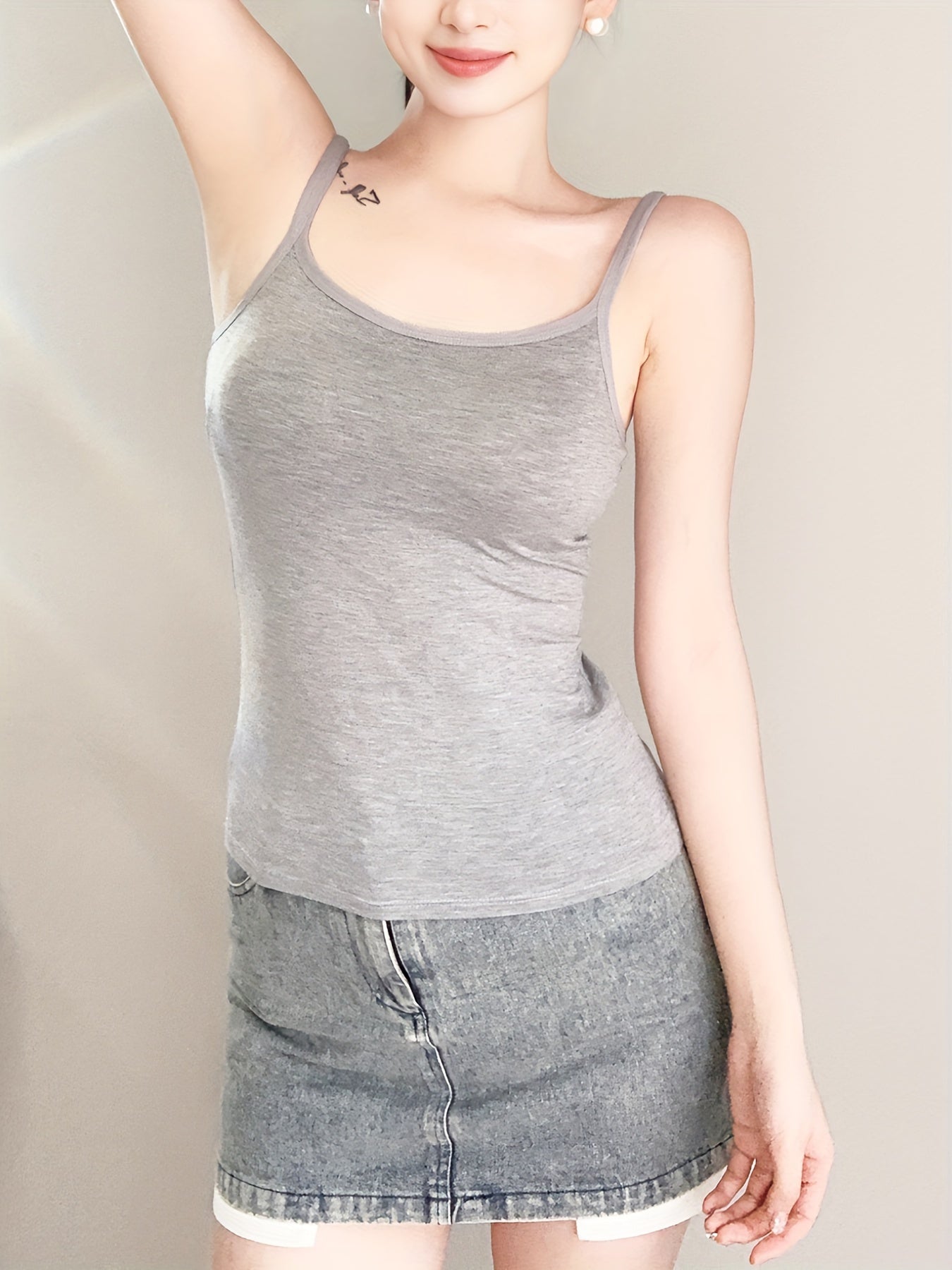 Базовый топ-камисол с круглым вырезом, с подкладкой и без спинки, подходит для повседневной носки и нижнего белья.