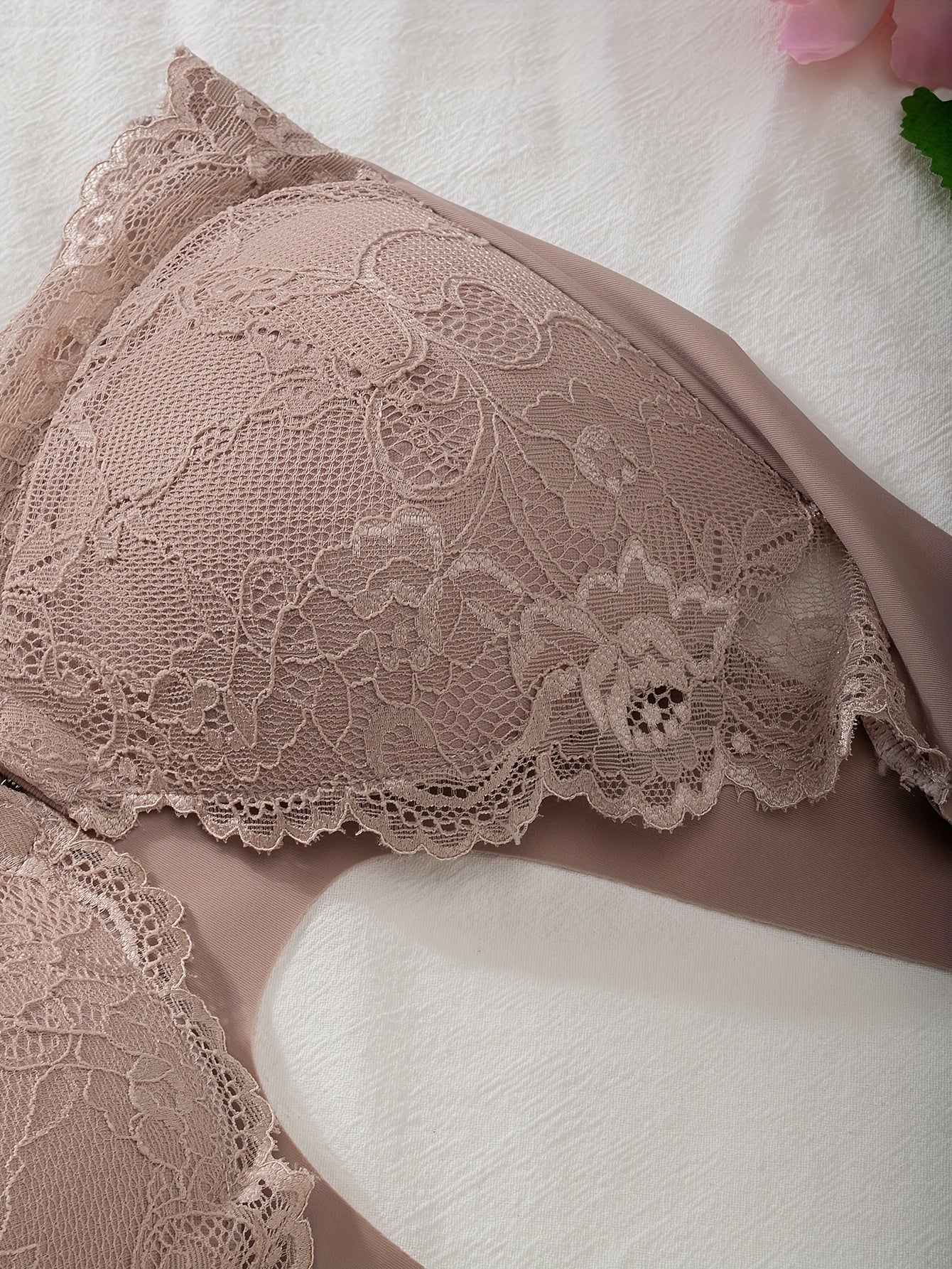 Plus Size Women’s Wire-Free Lace Bra with Wide Straps and Contrast Lace