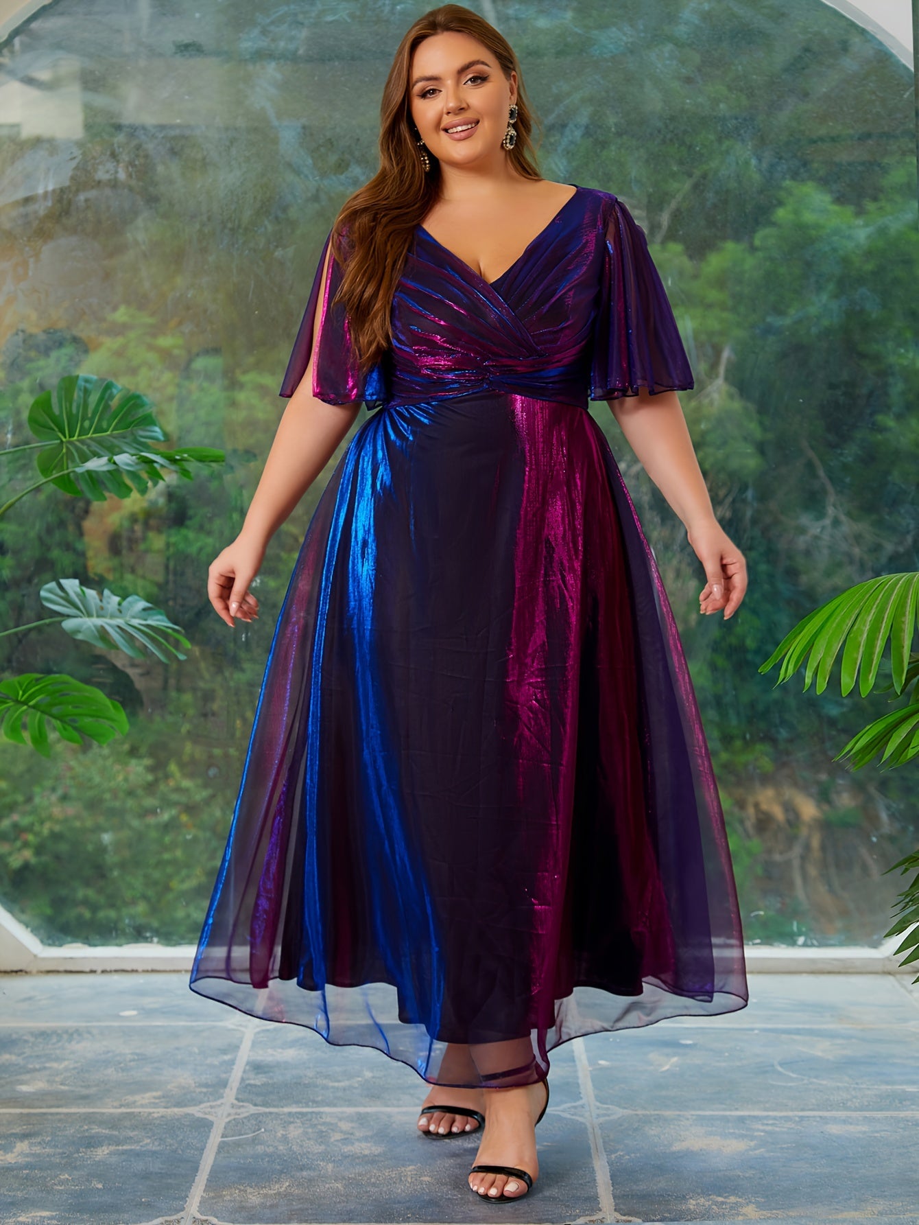 Vestido midi de talla grande con escote en V, mangas con volantes y abertura lateral púrpura dorado