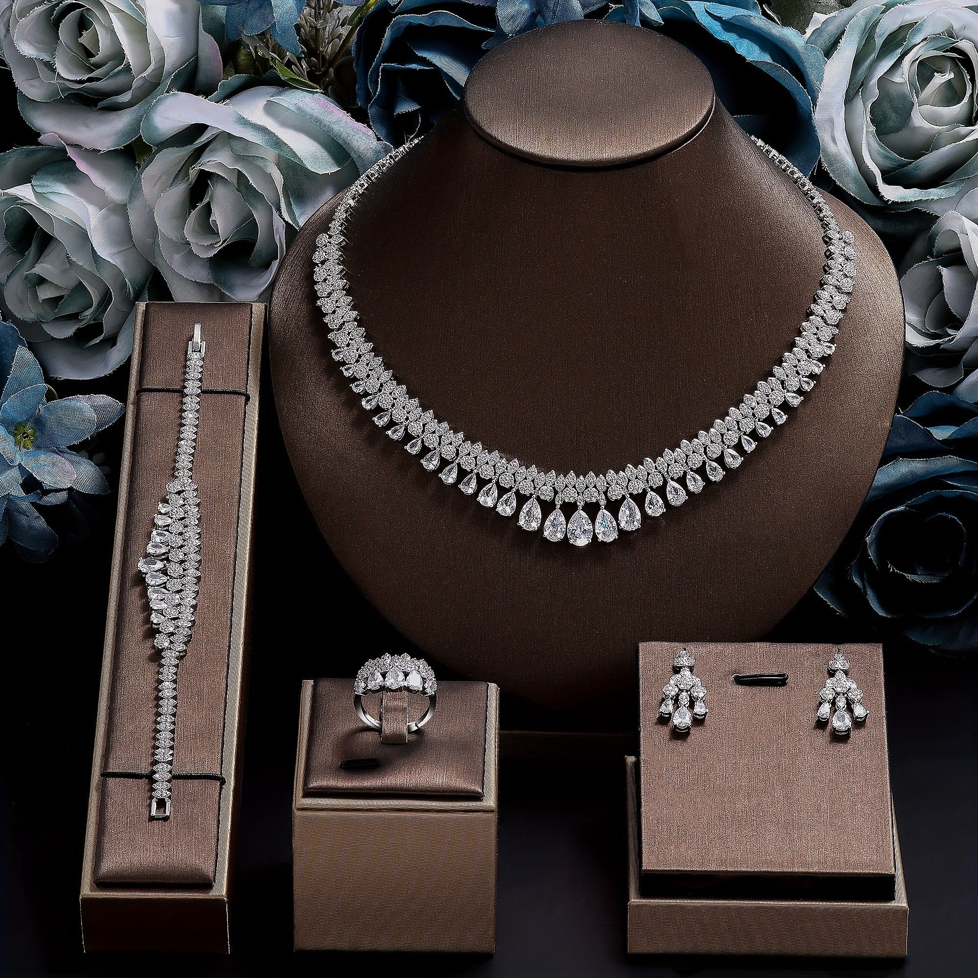 Conjunto de joyería nupcial elegante con zirconia cúbica, collar, pendientes, anillo y pulsera chapados en oro de 18 quilates